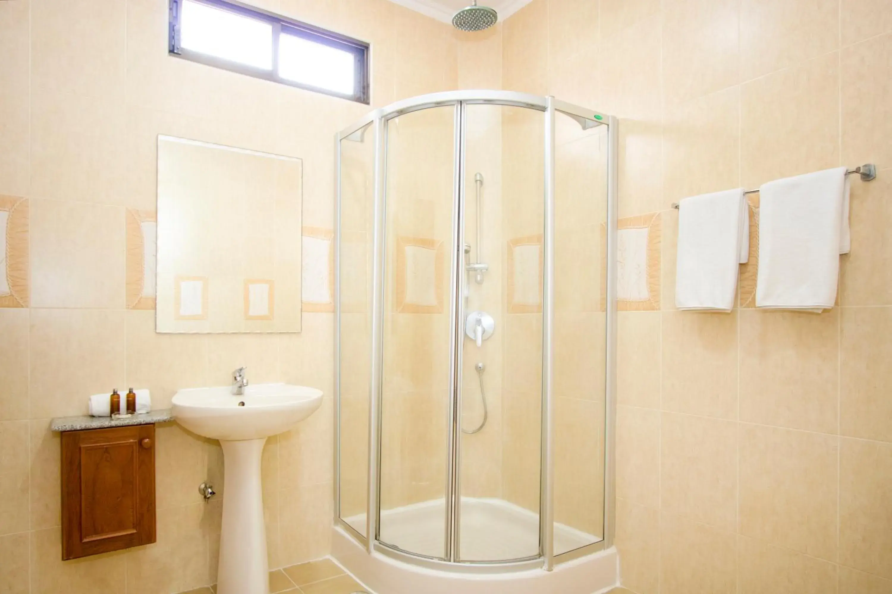 Bathroom in Avoca Pool Villas