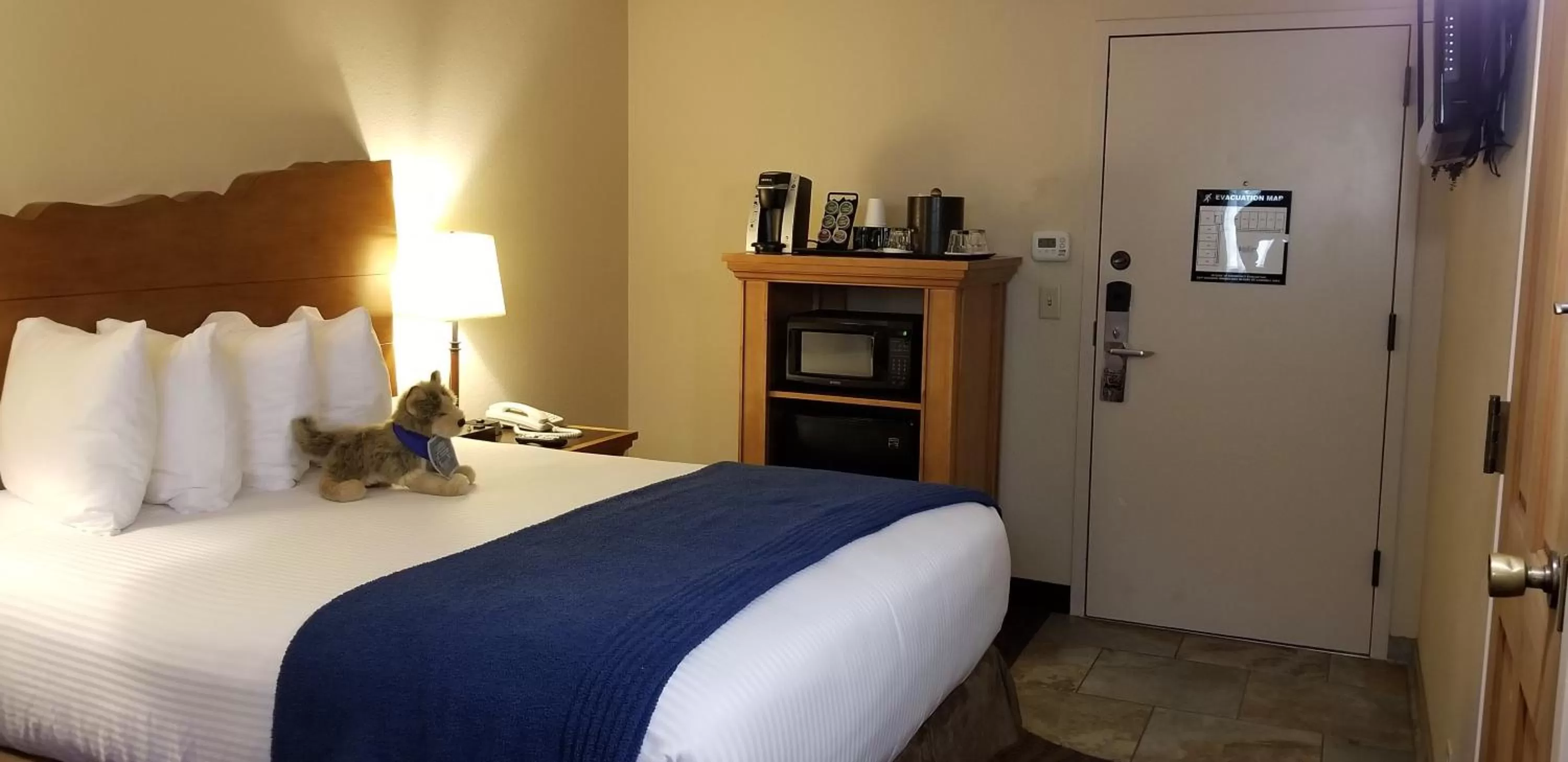 Courtyard Compact Room One Queen Bed in The Lexington at Jackson Hole