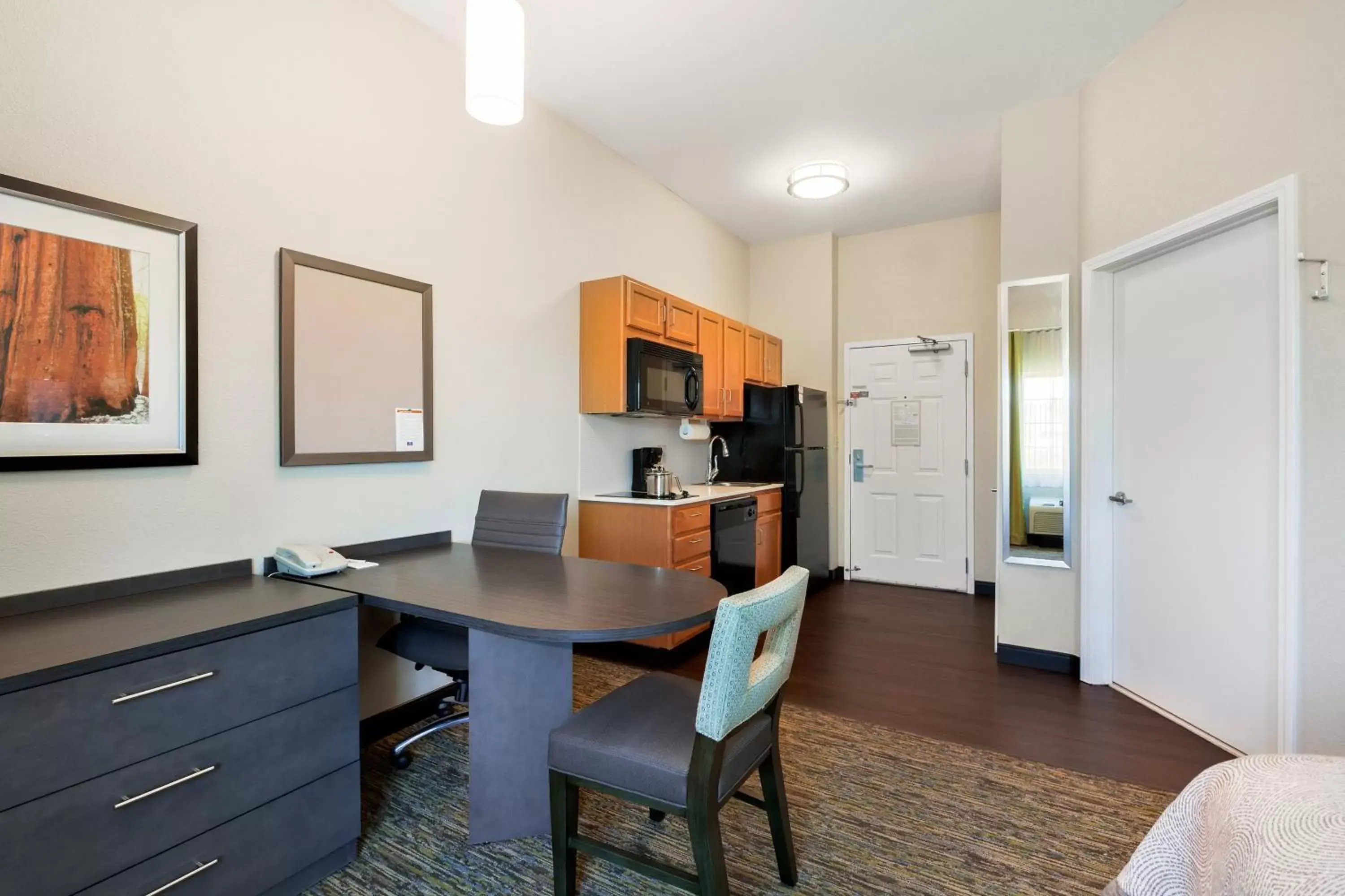 Photo of the whole room, Dining Area in Candlewood Suites Medford, an IHG Hotel