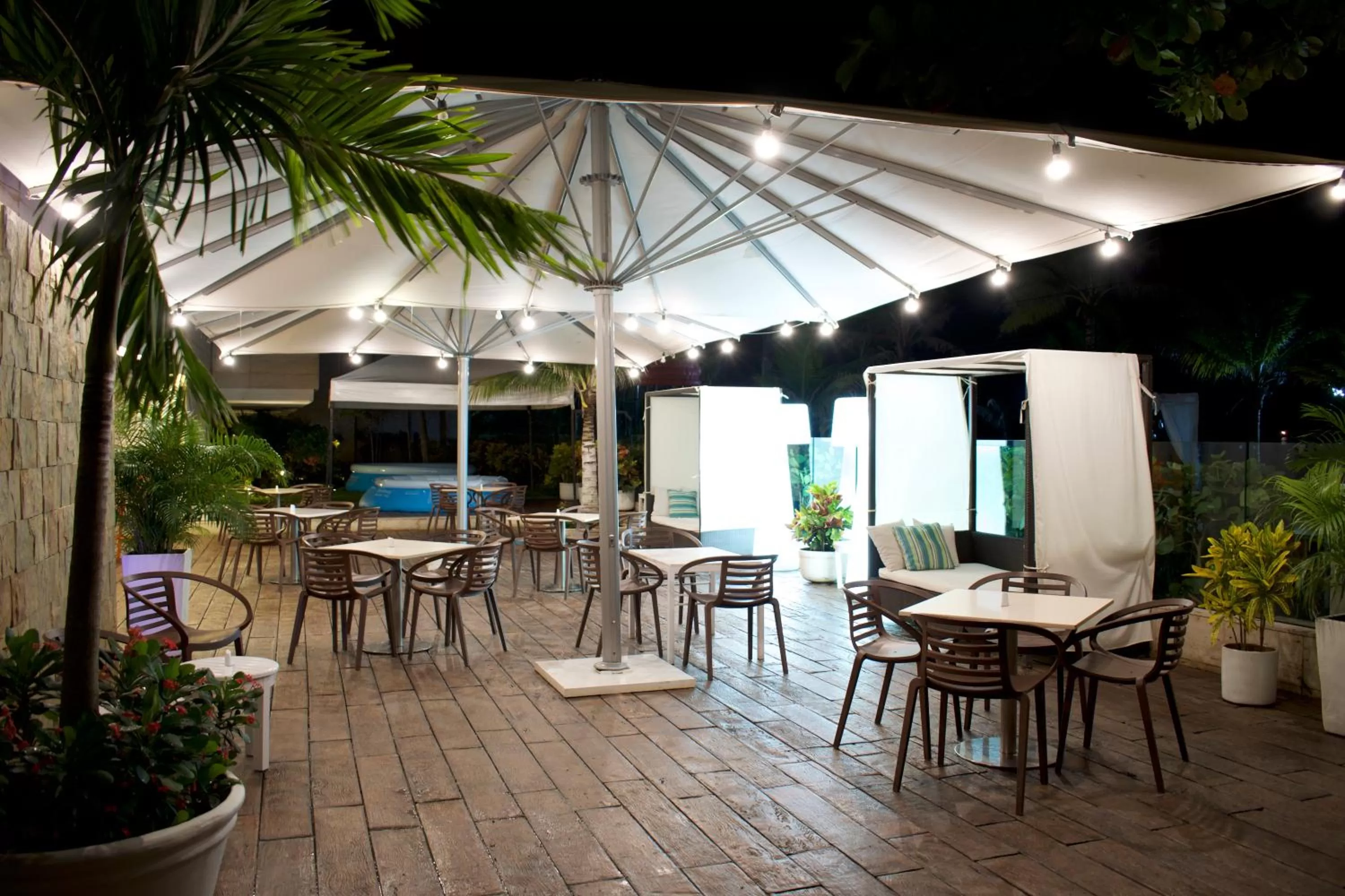 Lounge or bar in Radisson Cartagena Ocean Pavillion Hotel