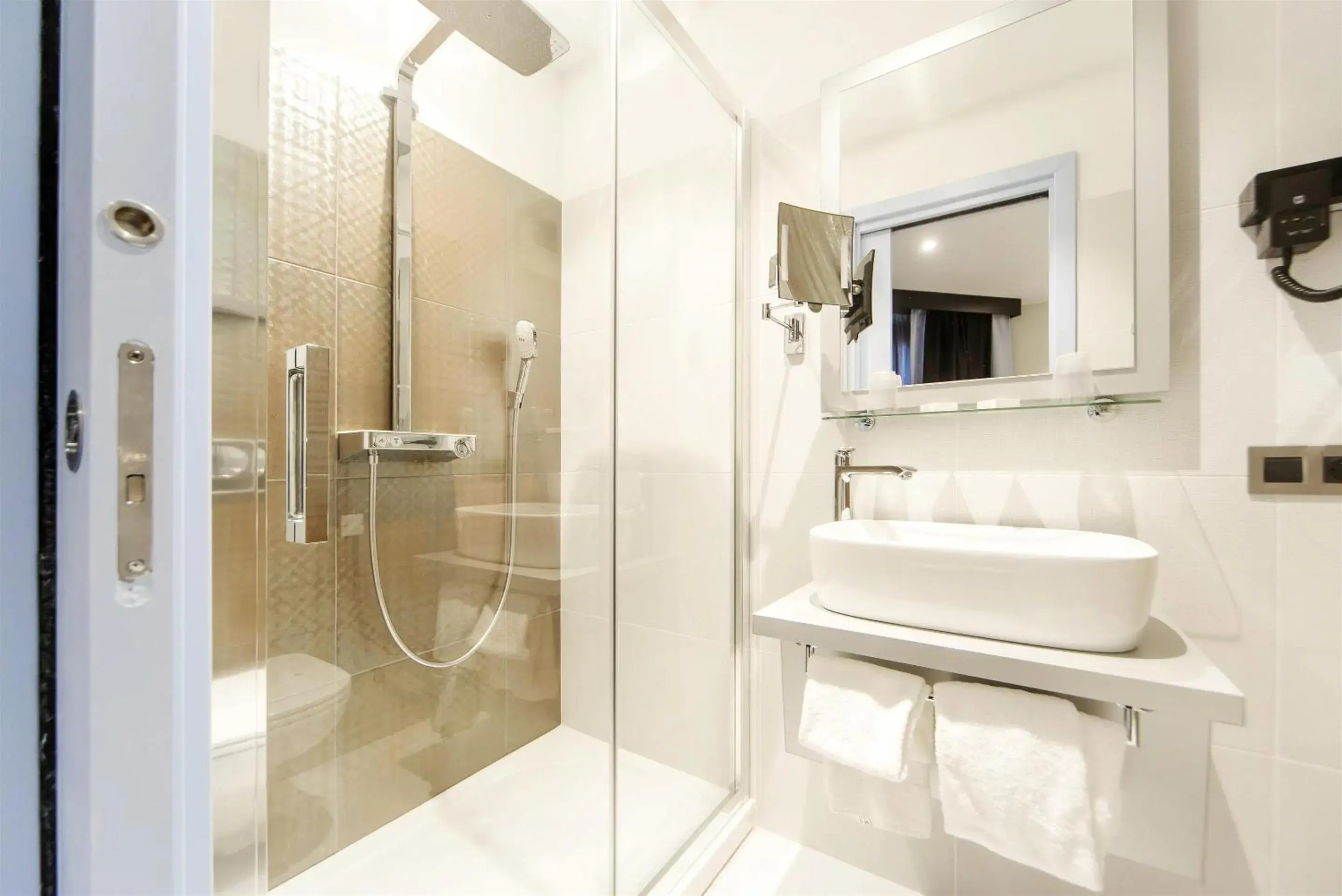 Shower, Bathroom in Best Western Richelieu Lyon Part-Dieu