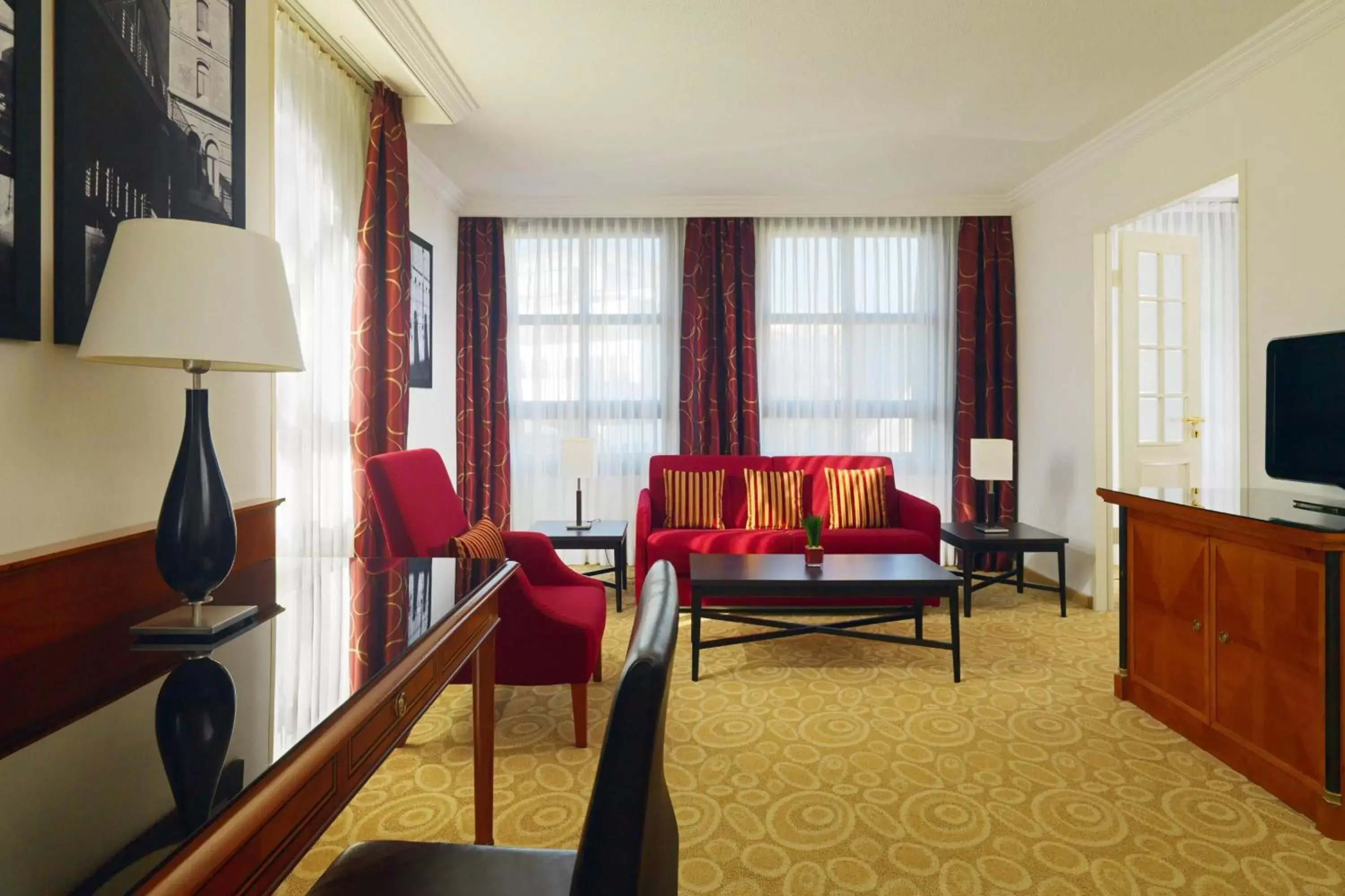 Living room, Seating Area in Hamburg Marriott Hotel