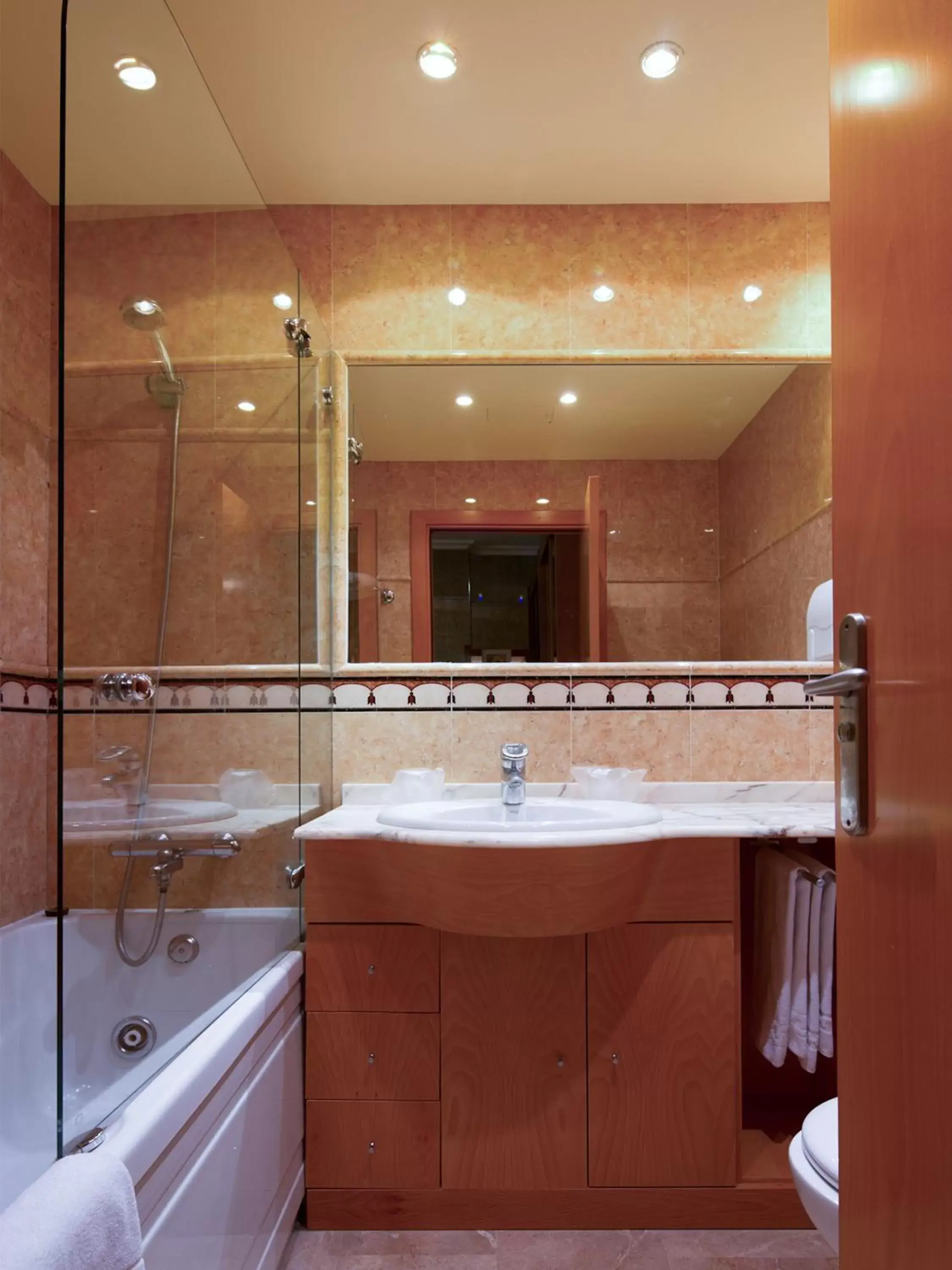 Bathroom in Hotel Port Sitges