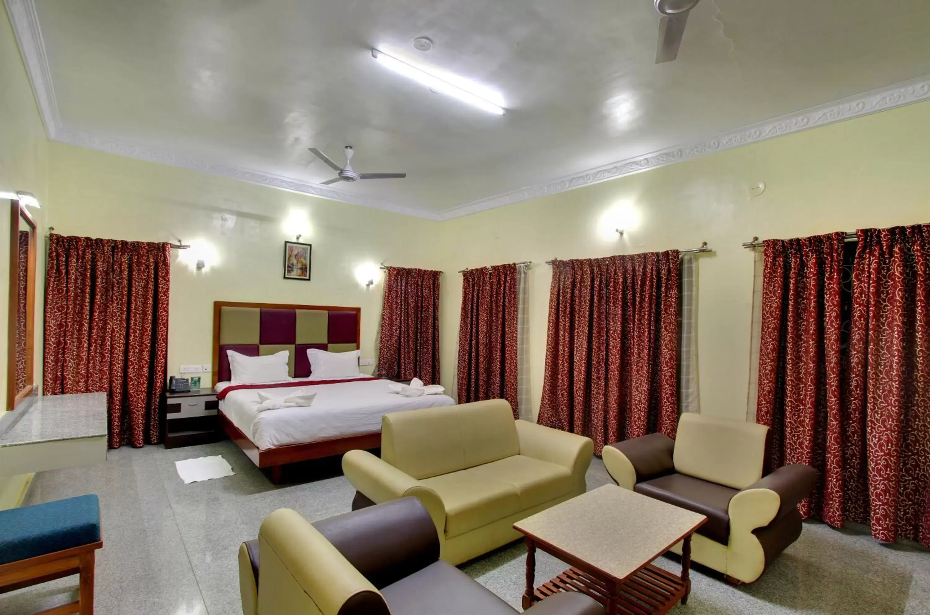 Bedroom, Seating Area in Kanthi Resorts Badami