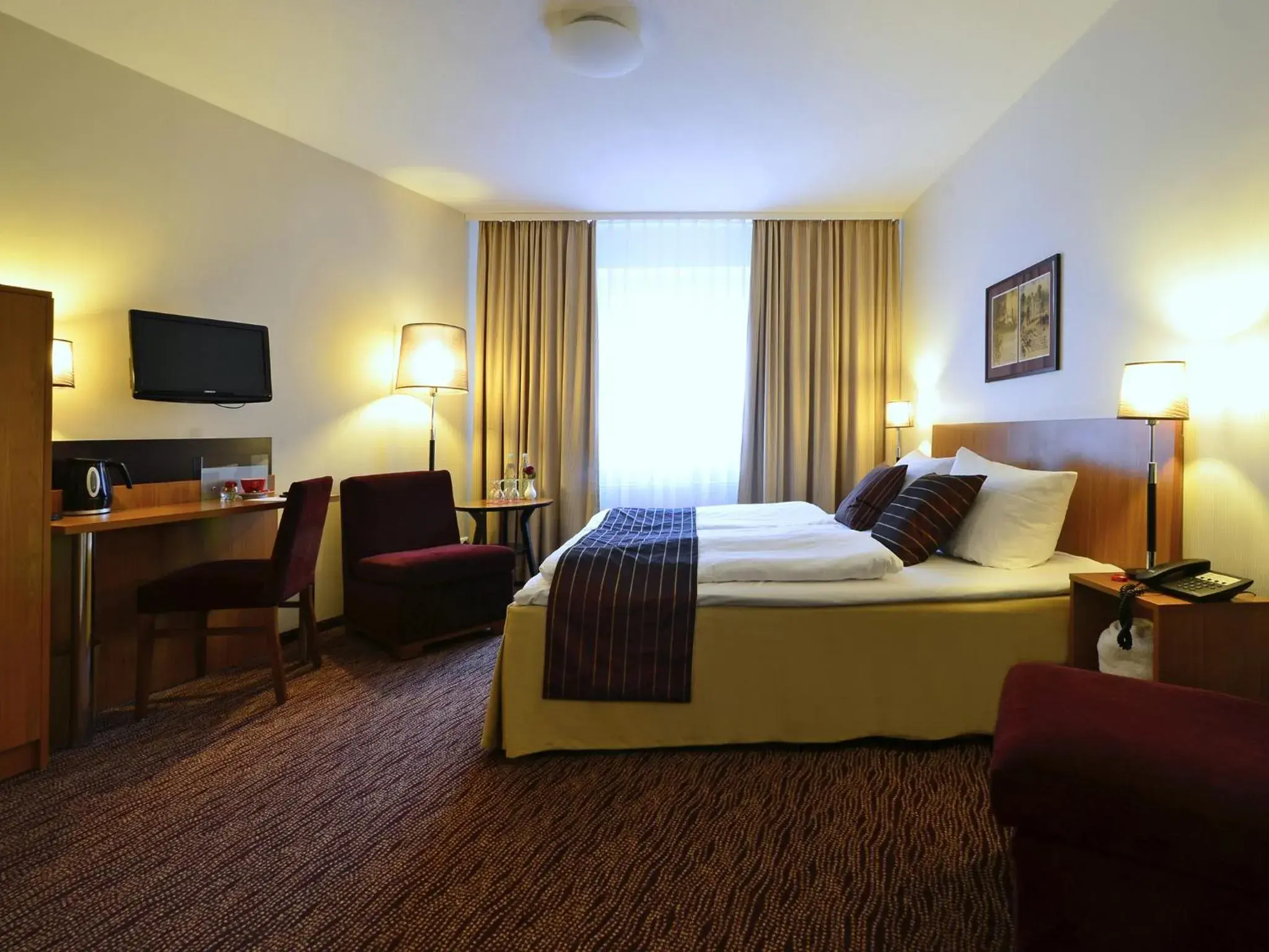 Bedroom, Bed in Comfort Hotel tom Kyle Bedroom, Bed in Comfort Hotel tom Kyle