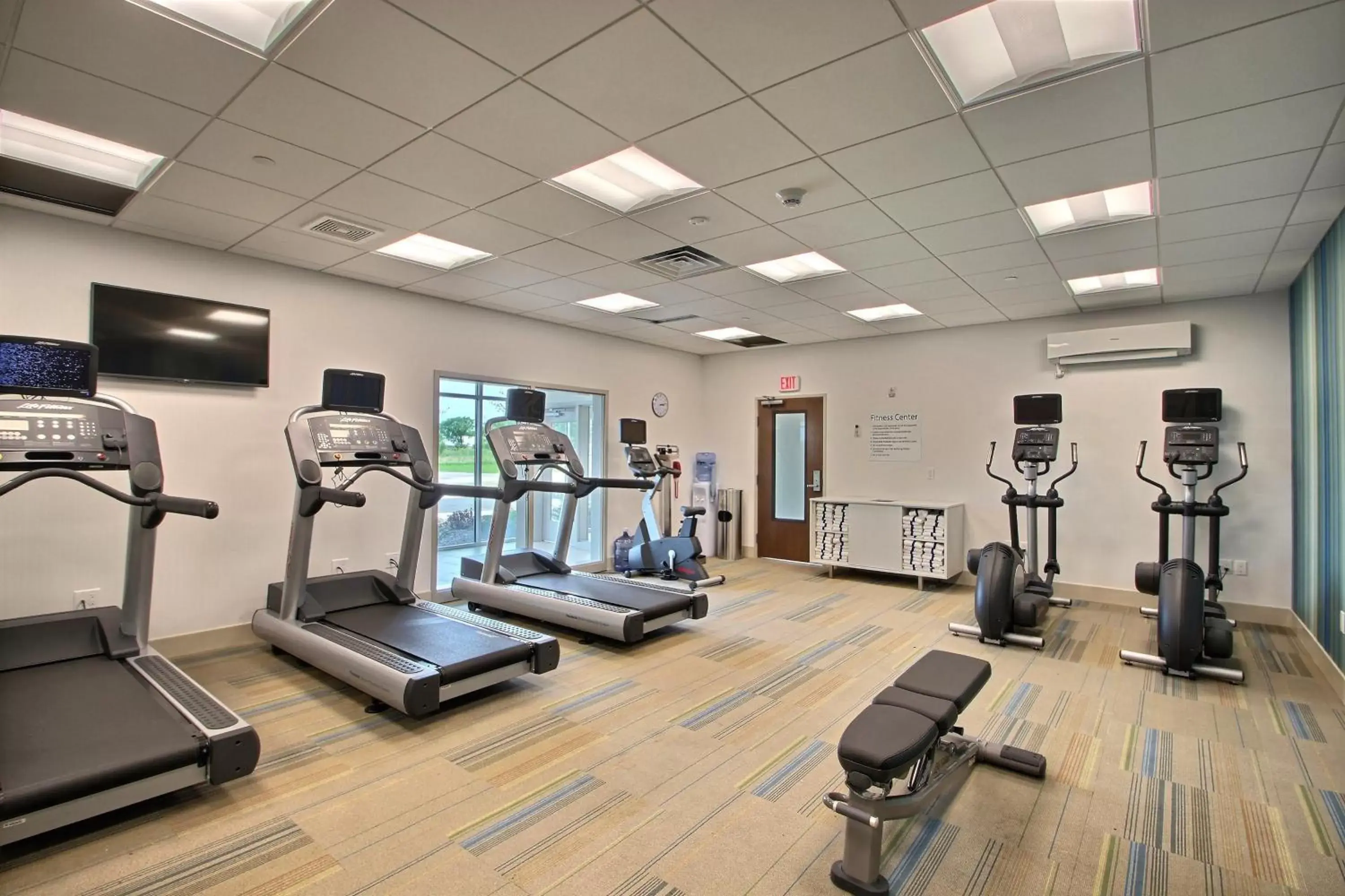 Spa and wellness centre/facilities, Fitness Center/Facilities in Holiday Inn Express & Suites Fond Du Lac, an IHG Hotel