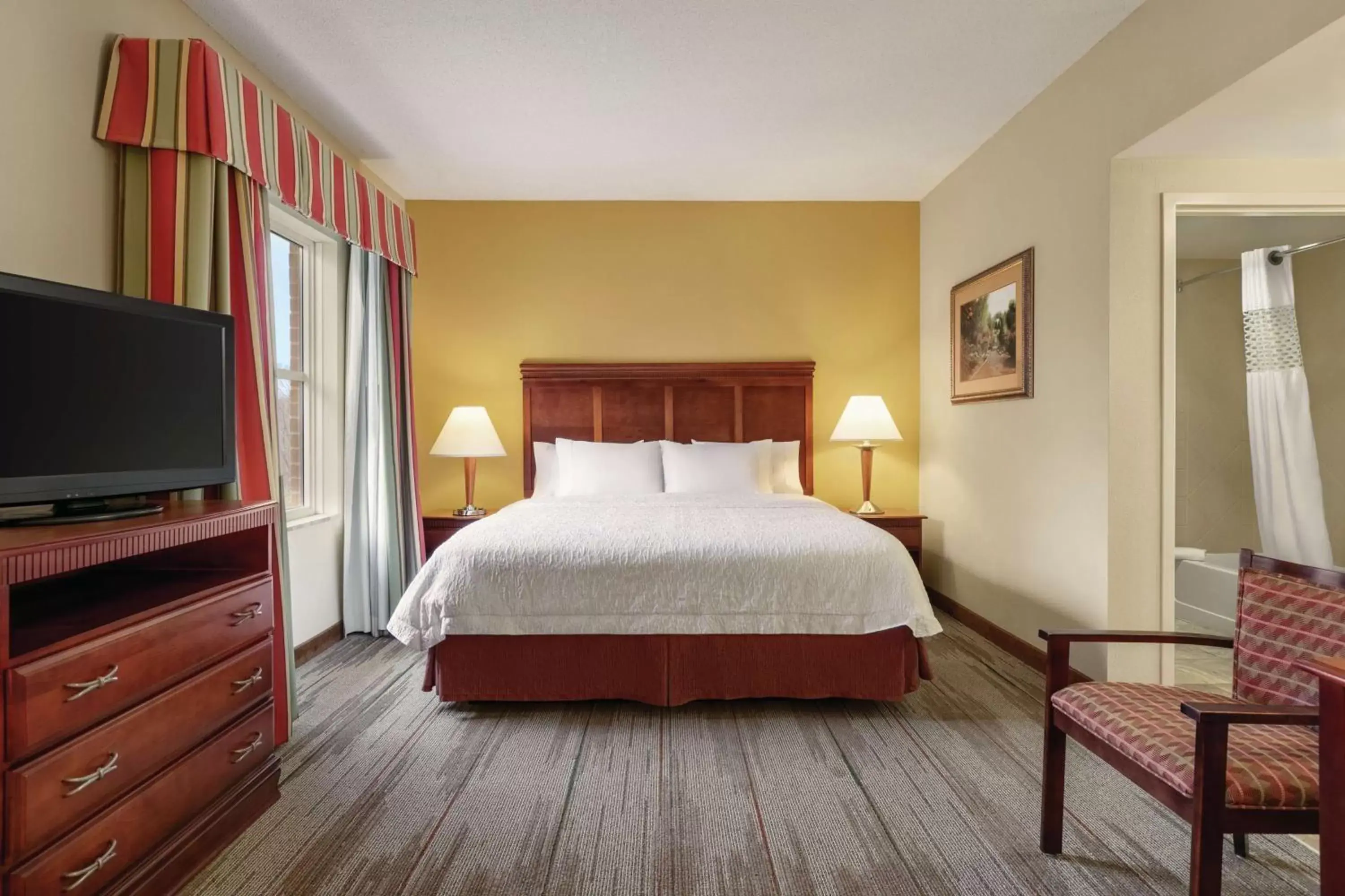 Bed in Hampton Inn & Suites Williamsburg Historic District