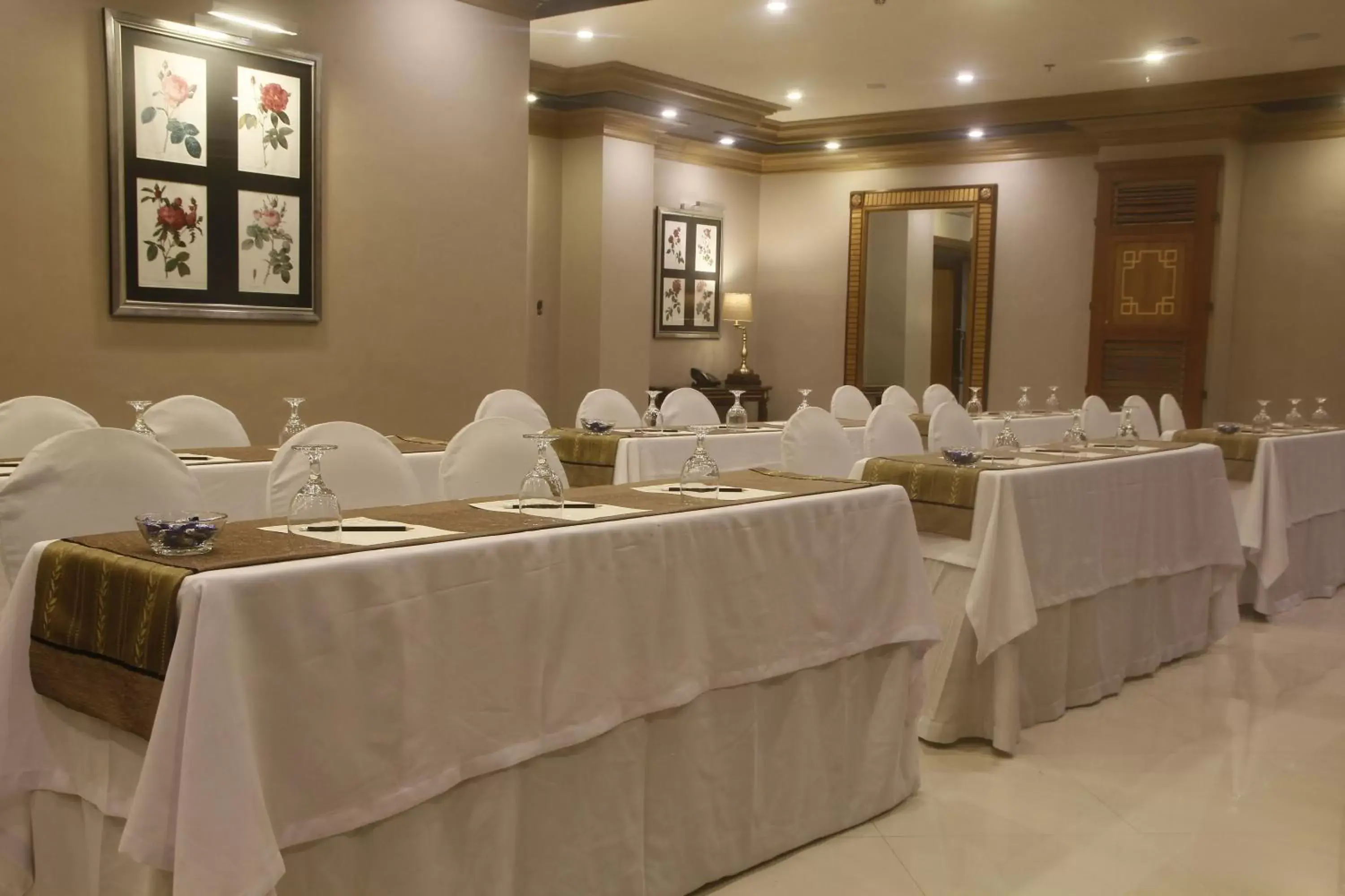 Meeting/conference room, Banquet Facilities in Herald Suites Polaris
