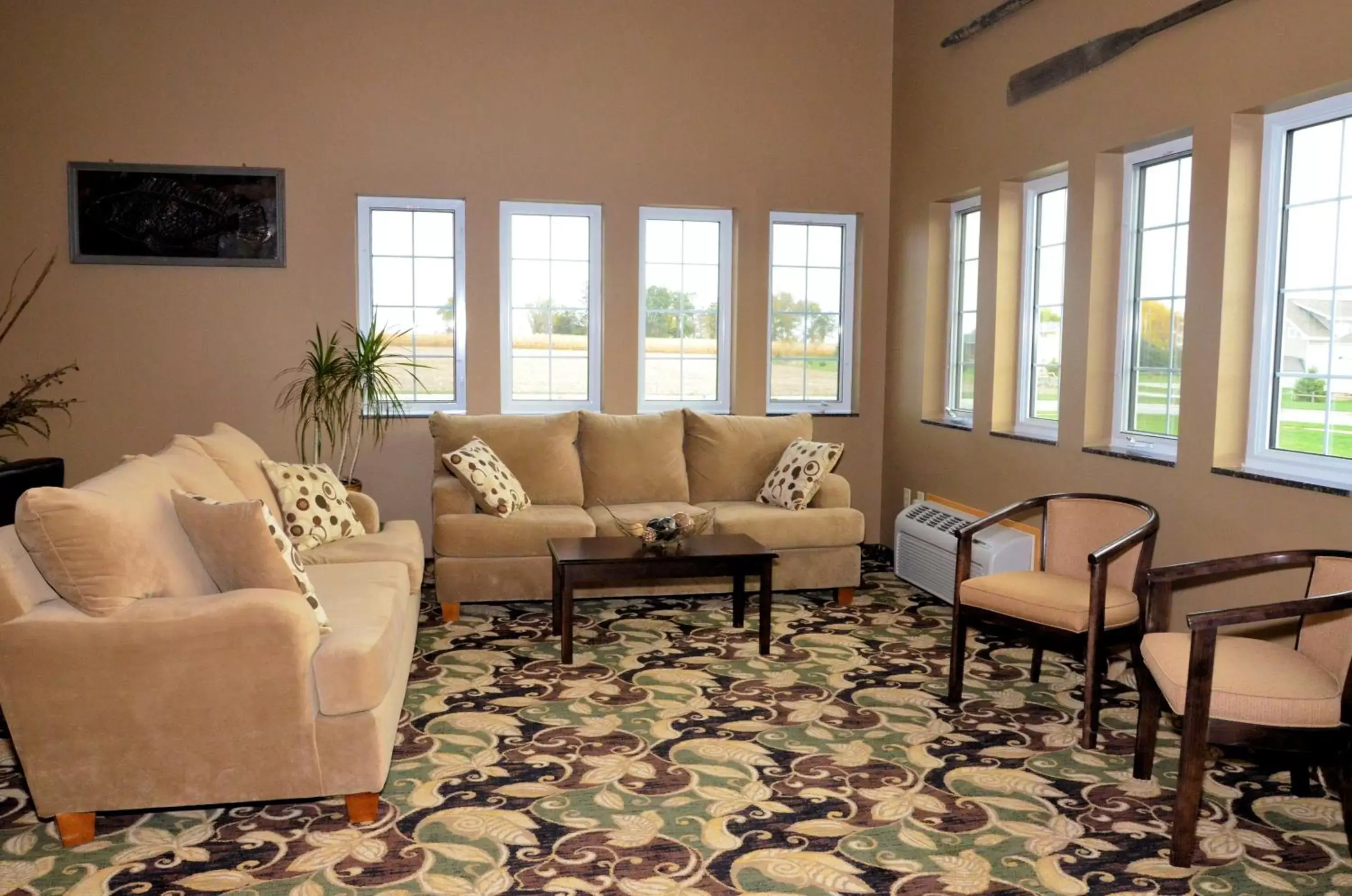 Seating Area in Cobblestone Inn & Suites - Lake View