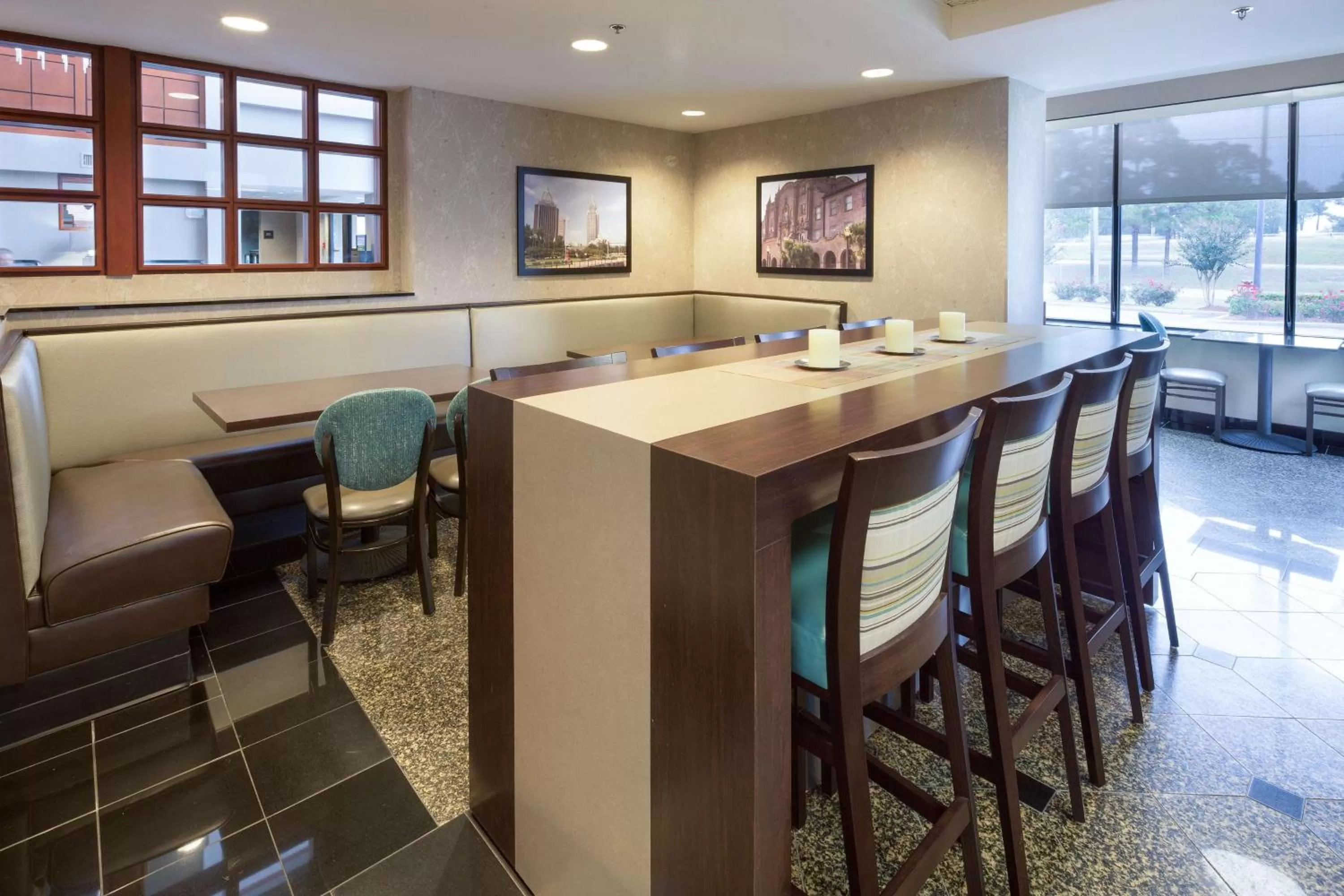 Restaurant/places to eat in Drury Inn - Mobile