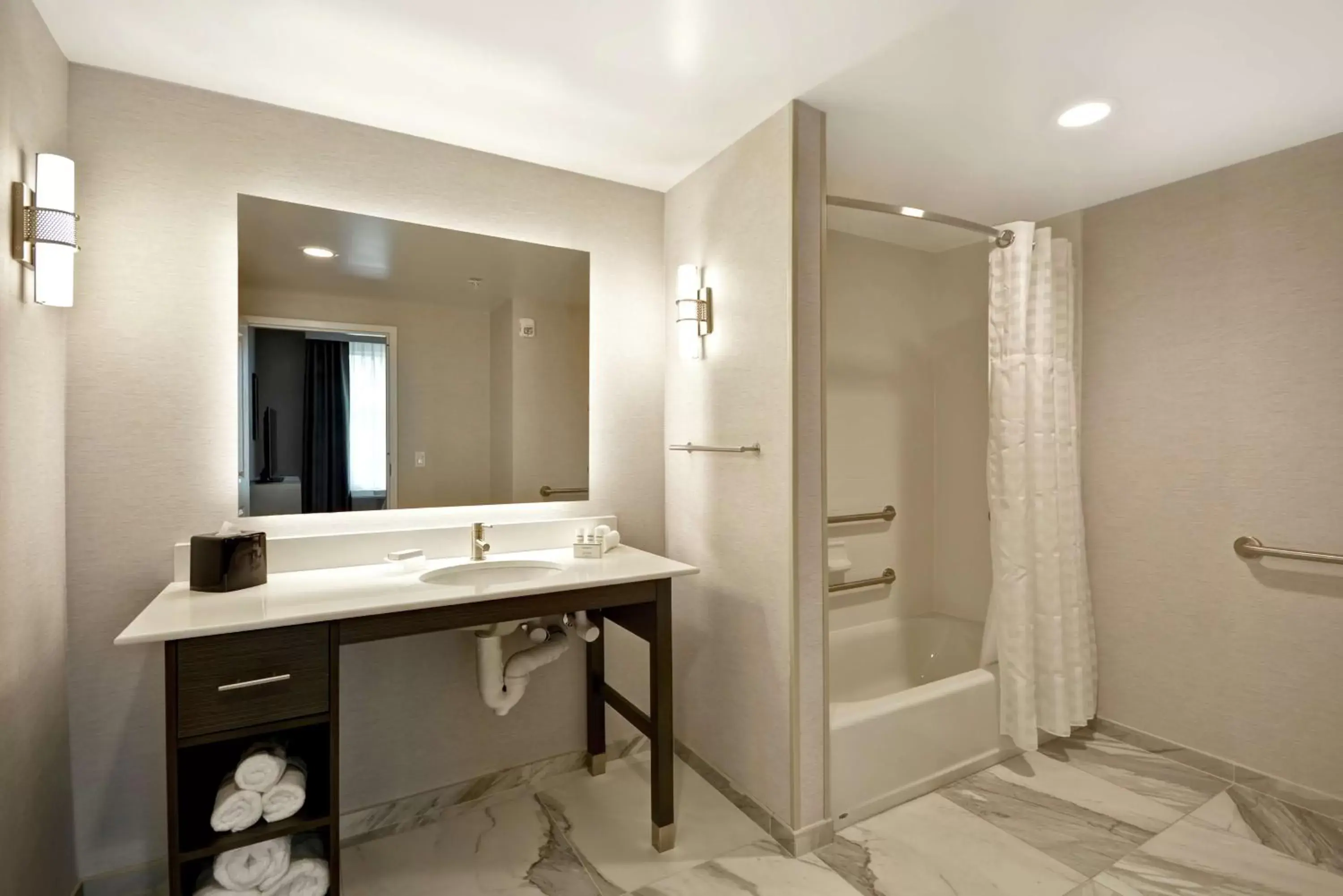 Bathroom in Homewood Suites by Hilton Raleigh Cary I-40