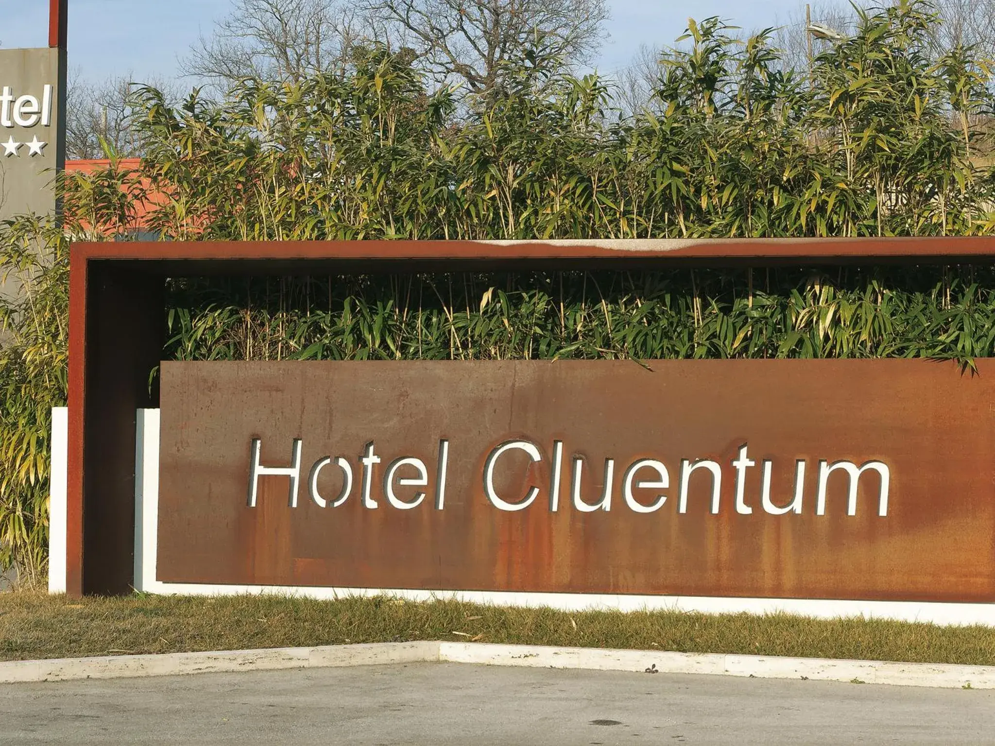 Property logo or sign in Hotel Cluentum