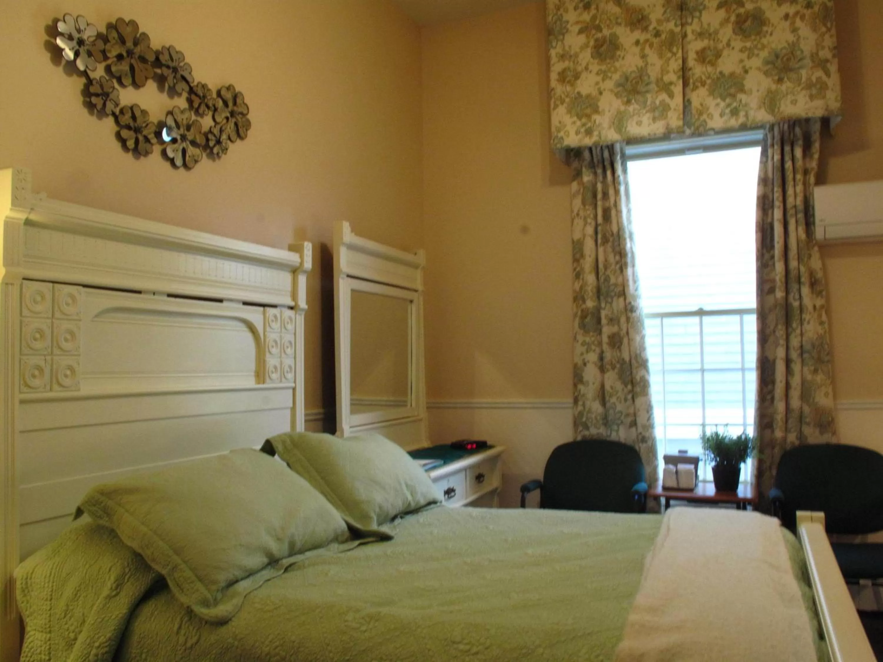 Bed in Garden South Park Inn