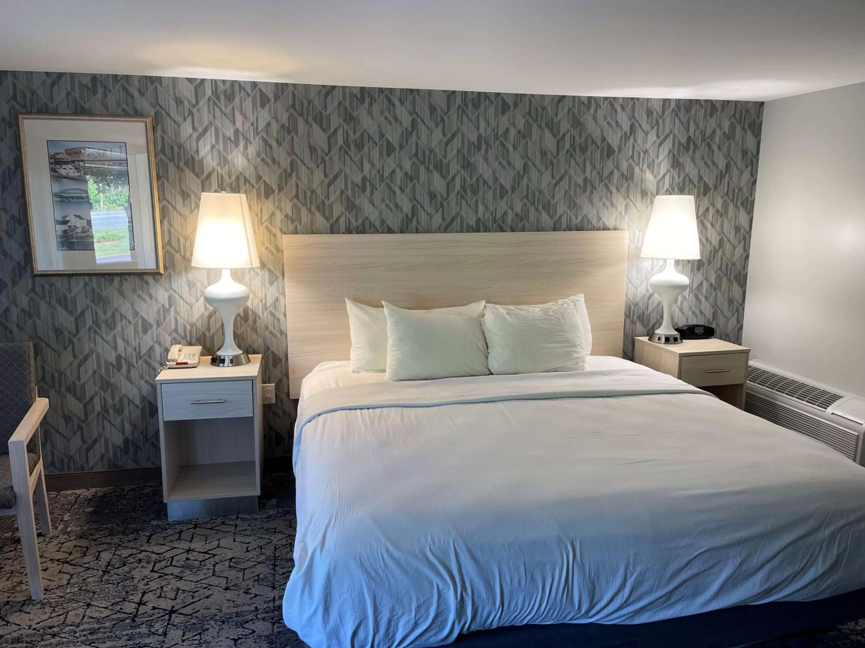 Bedroom, Bed in Woodwards White Mountain Resort, BW Signature Collection