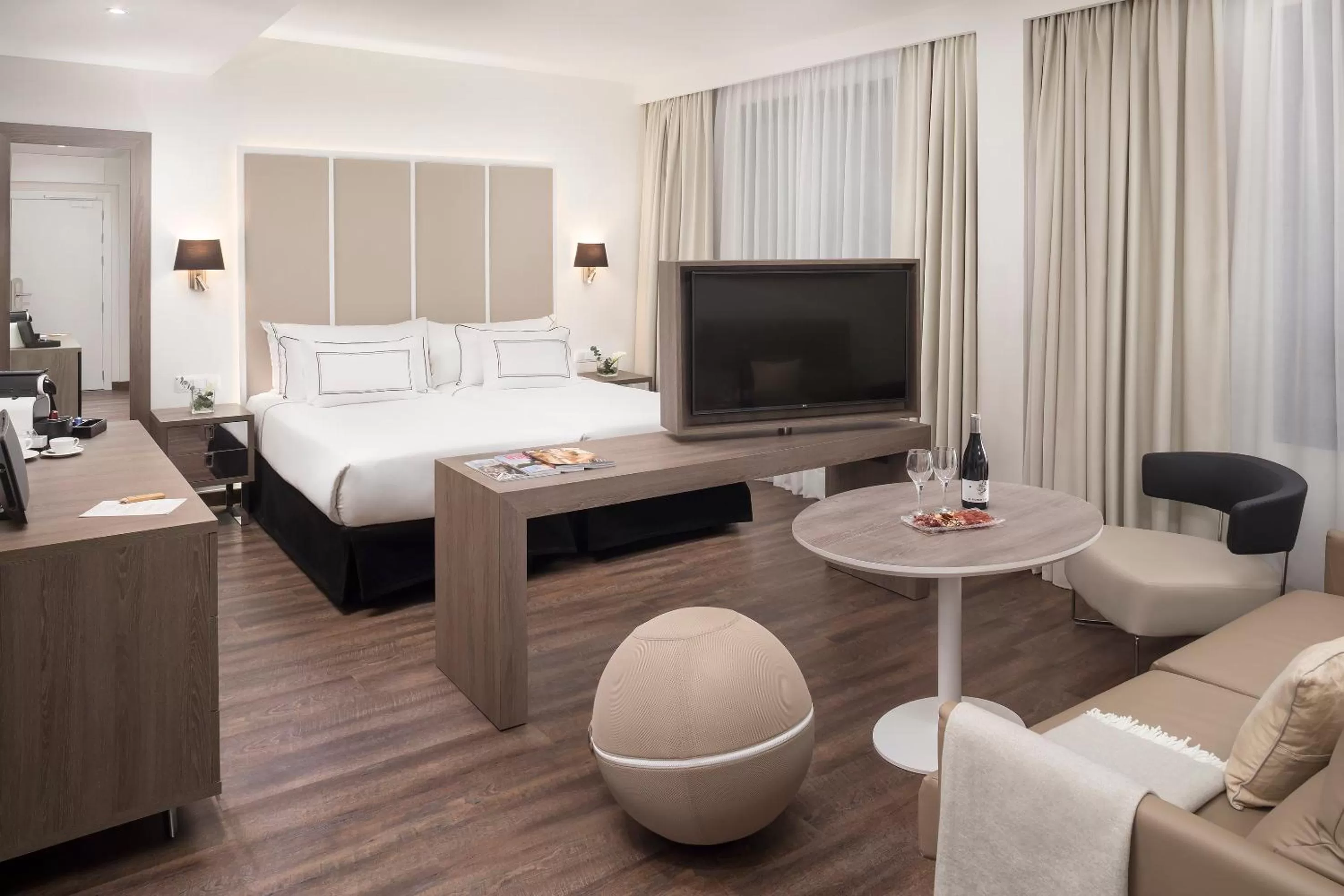 Bedroom, Bed in Melia Madrid Serrano