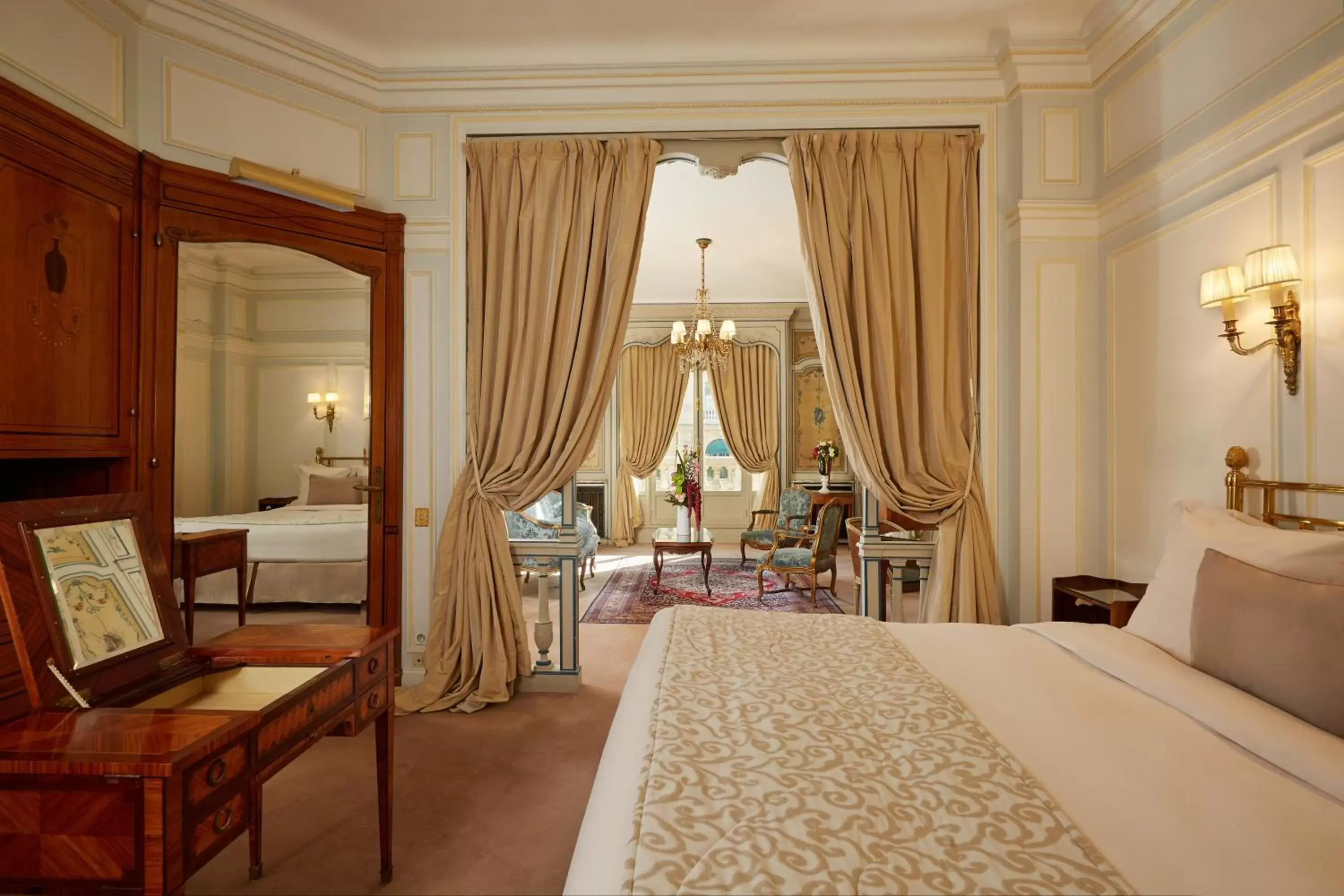 Bedroom in Hôtel Raphael