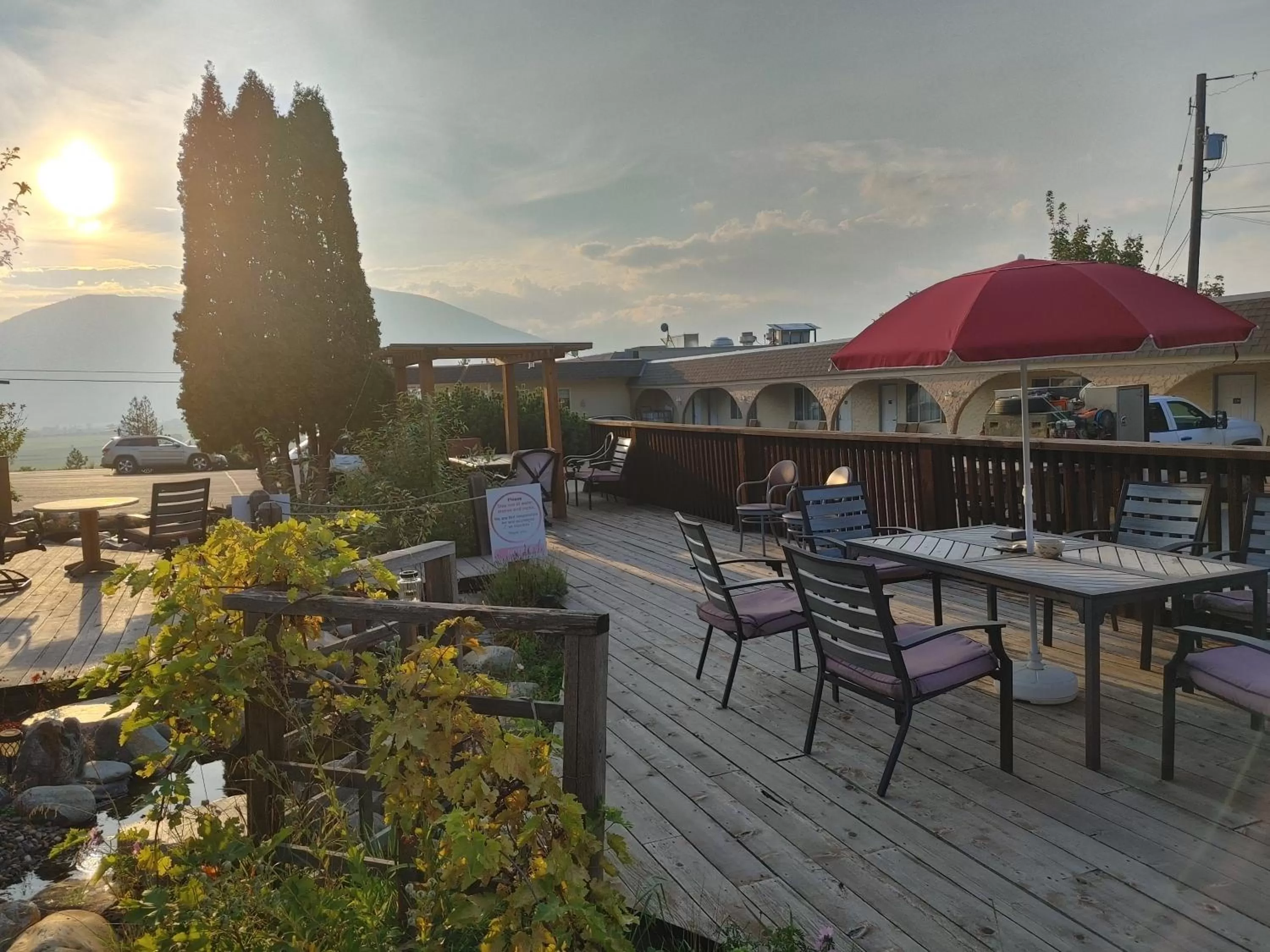 Patio in Magnuson Hotel Creston