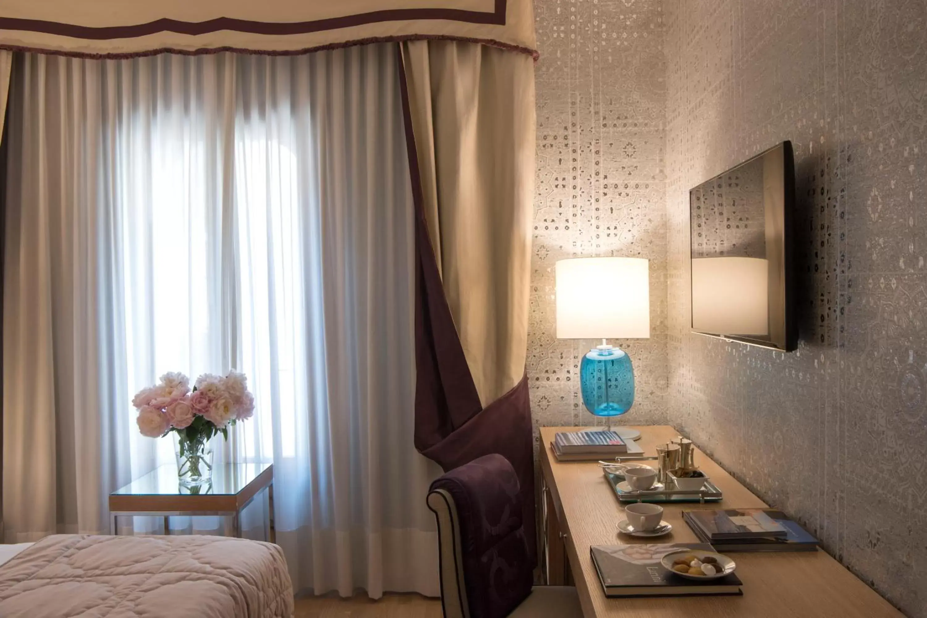 Bedroom, TV/Entertainment Center in Splendid Venice - Starhotels Collezione