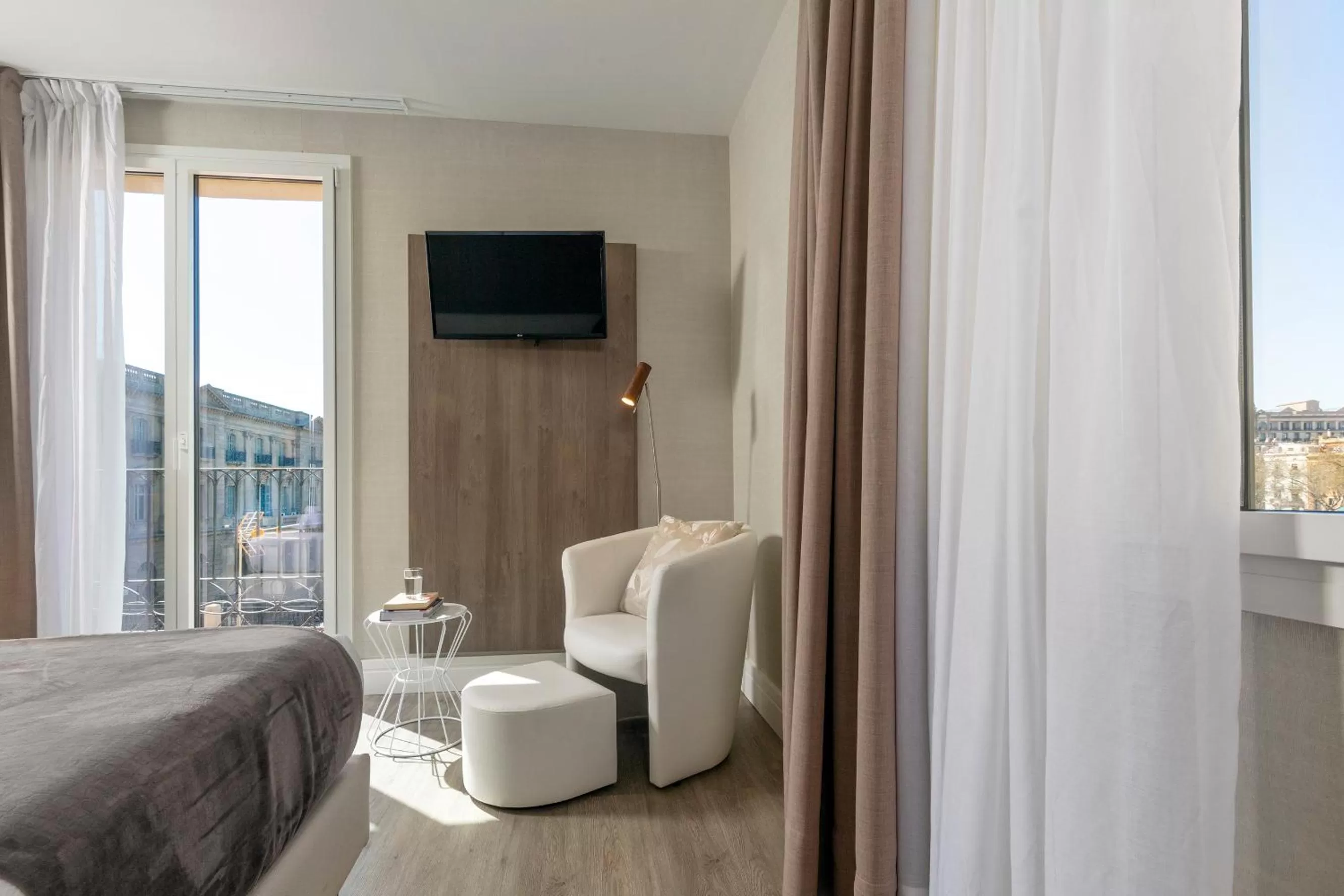 Photo of the whole room in Hotel Oasis