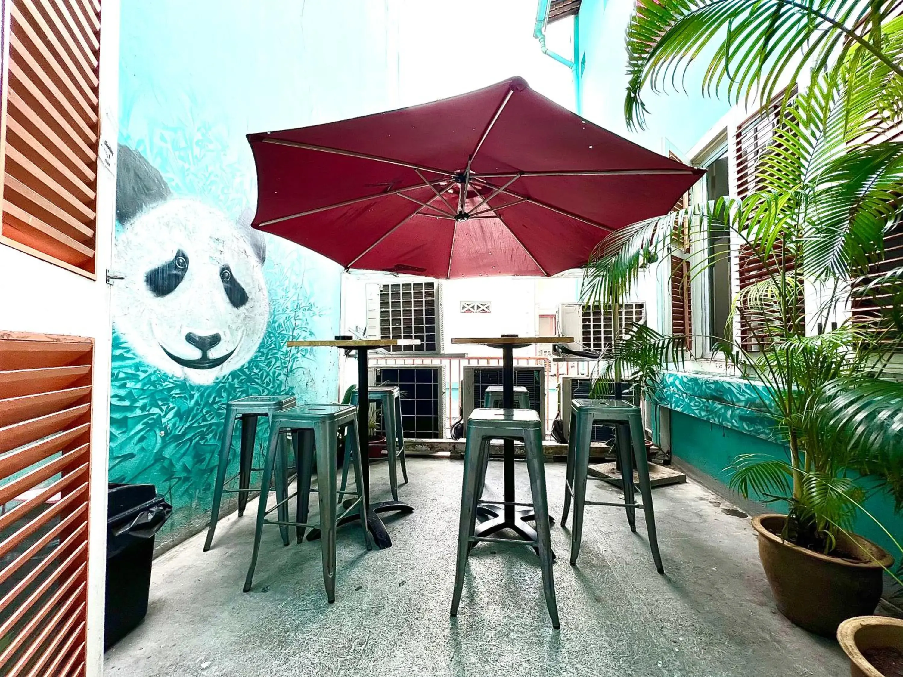 Patio in Beary Best! Hostel Chinatown Patio in Beary Best! Hostel Chinatown