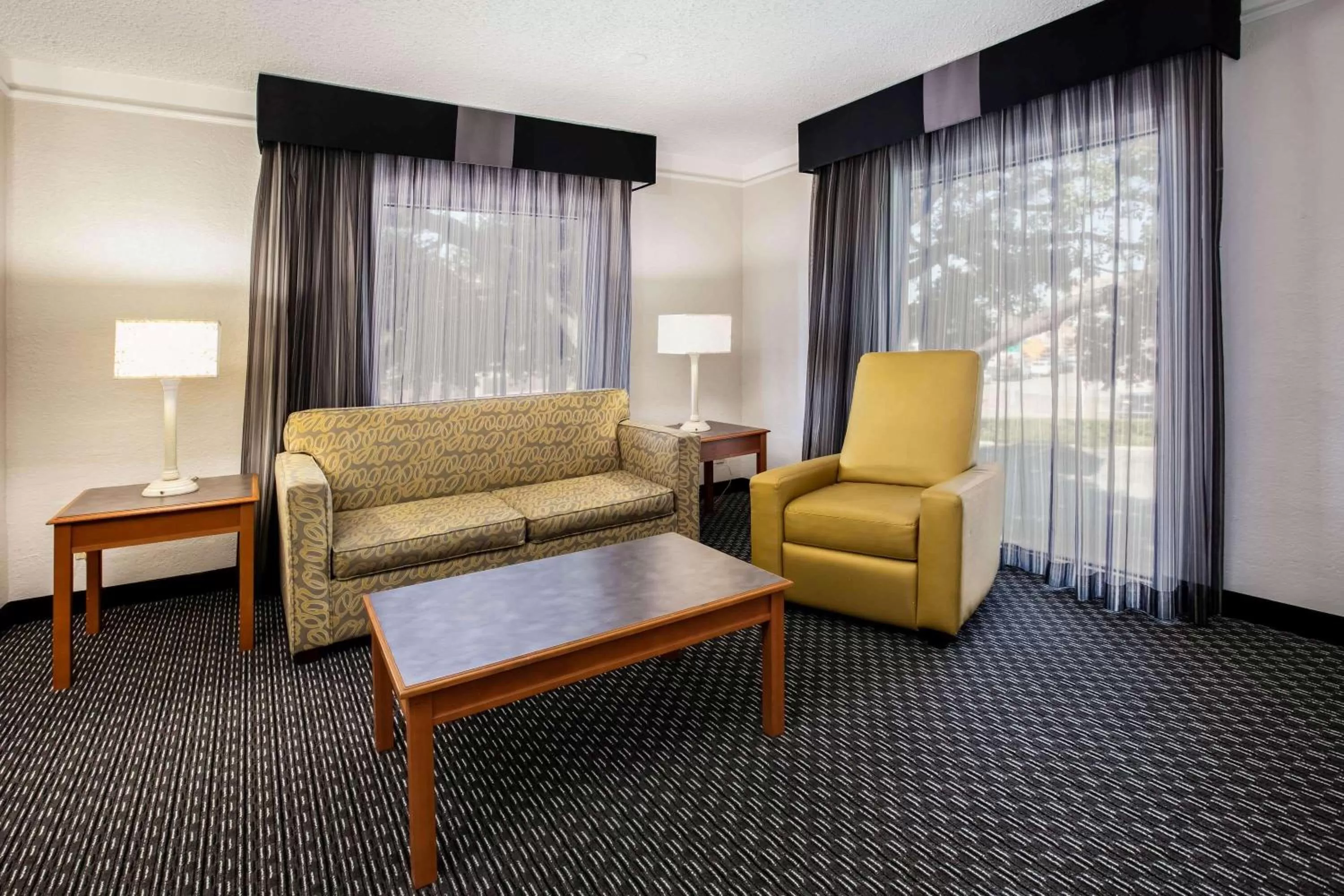 Photo of the whole room in La Quinta Inn by Wyndham Dallas Uptown