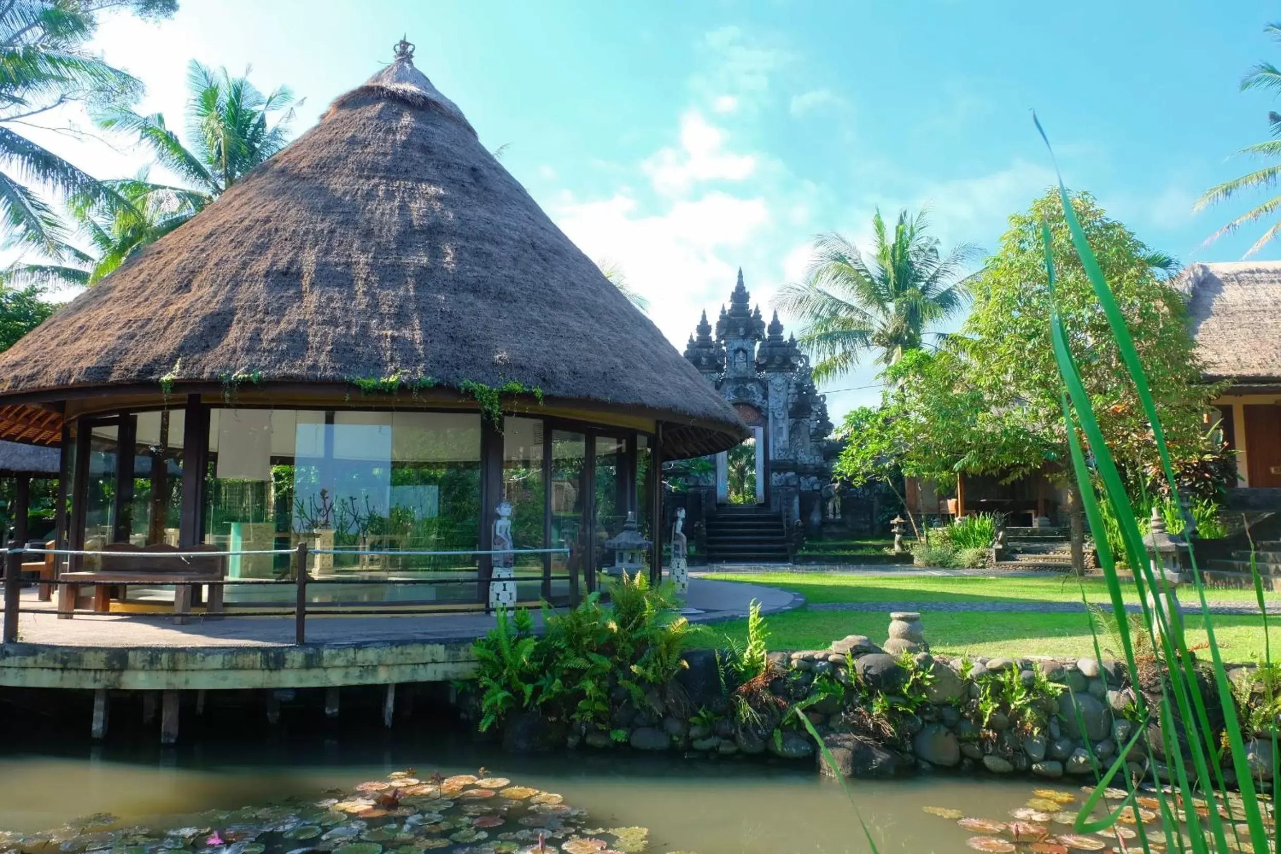 Garden view, Swimming Pool in Puri Taman Sari