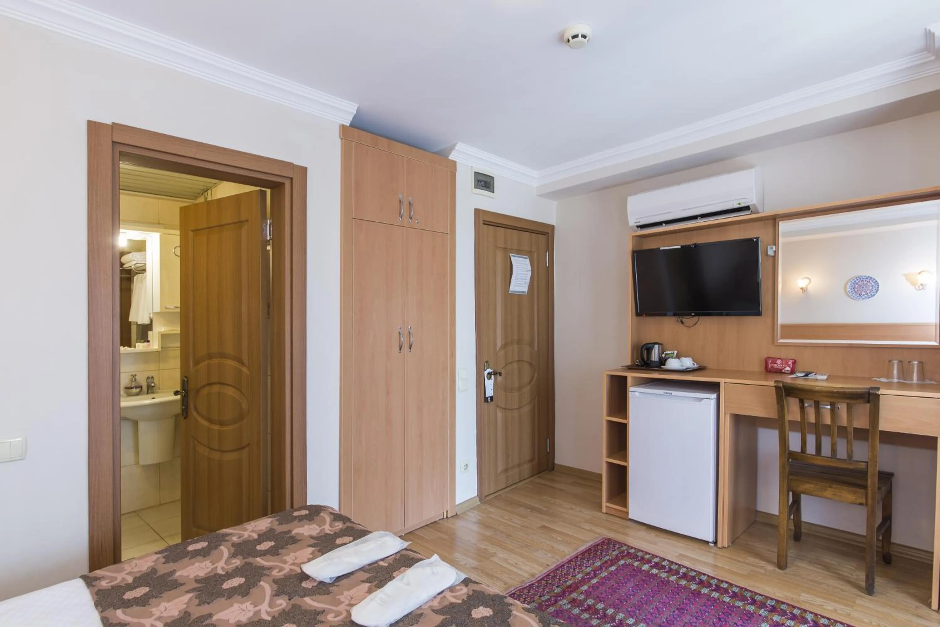 Photo of the whole room, Bed in Deniz Houses