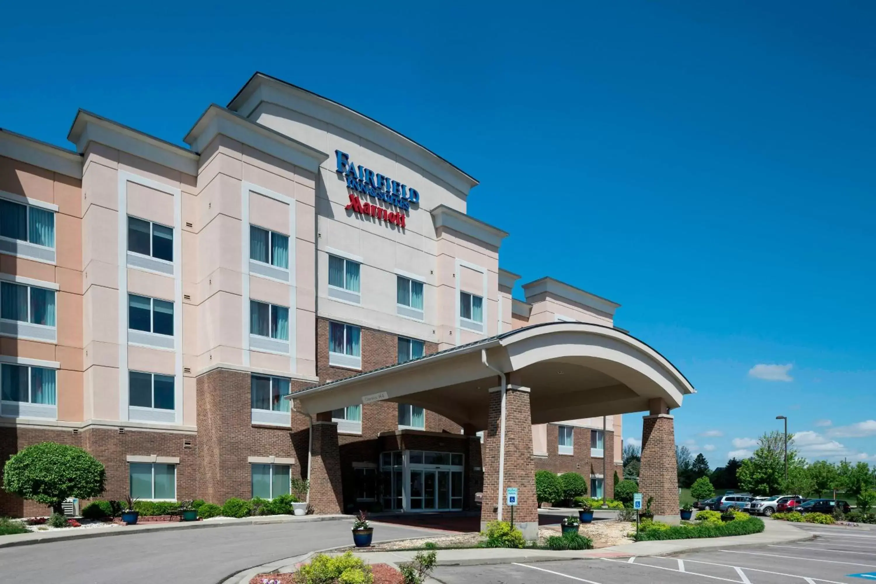 Property Building in Fairfield Inn & Suites Kansas City Overland Park