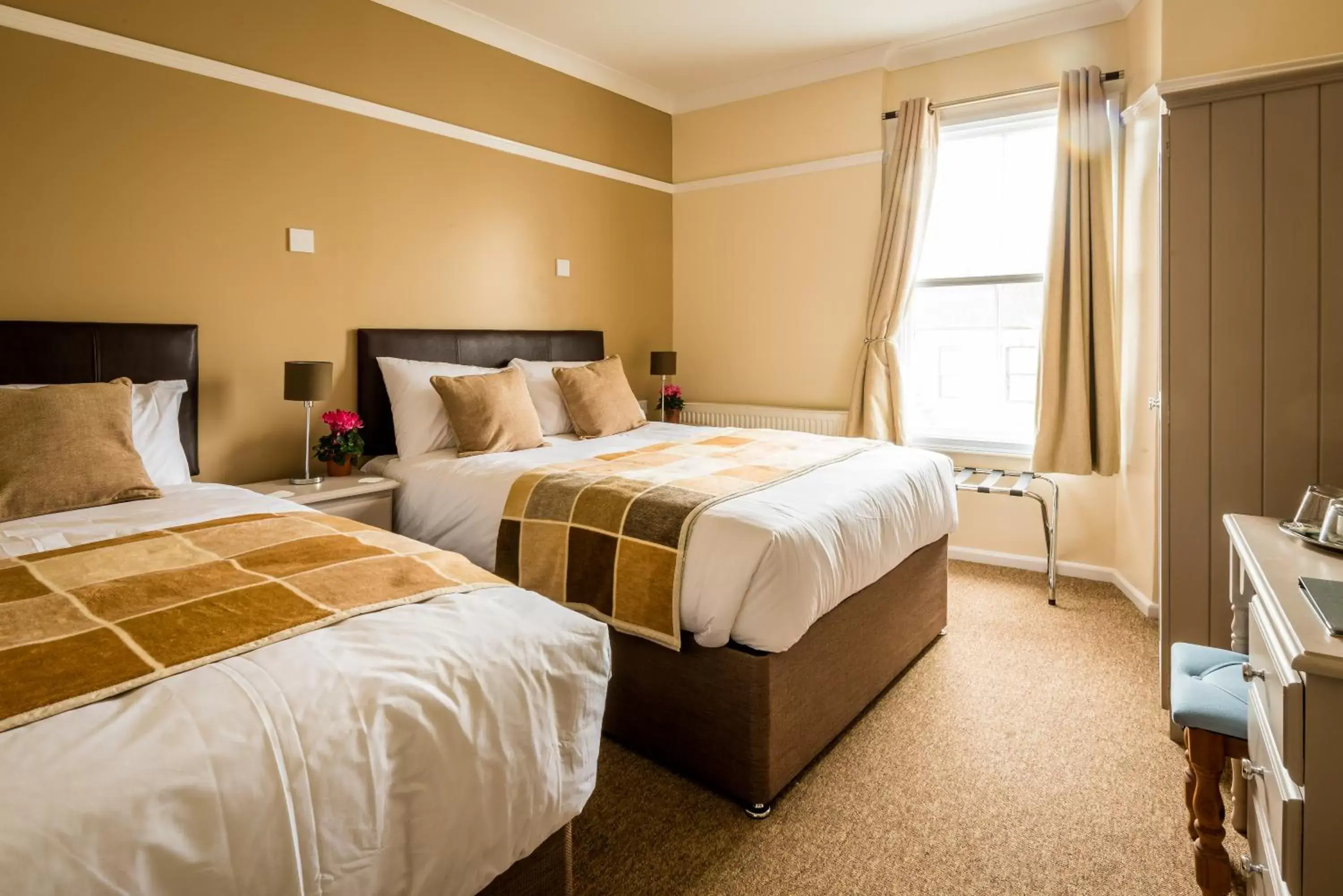 Bed in The Longboat Inn Bed in The Longboat Inn