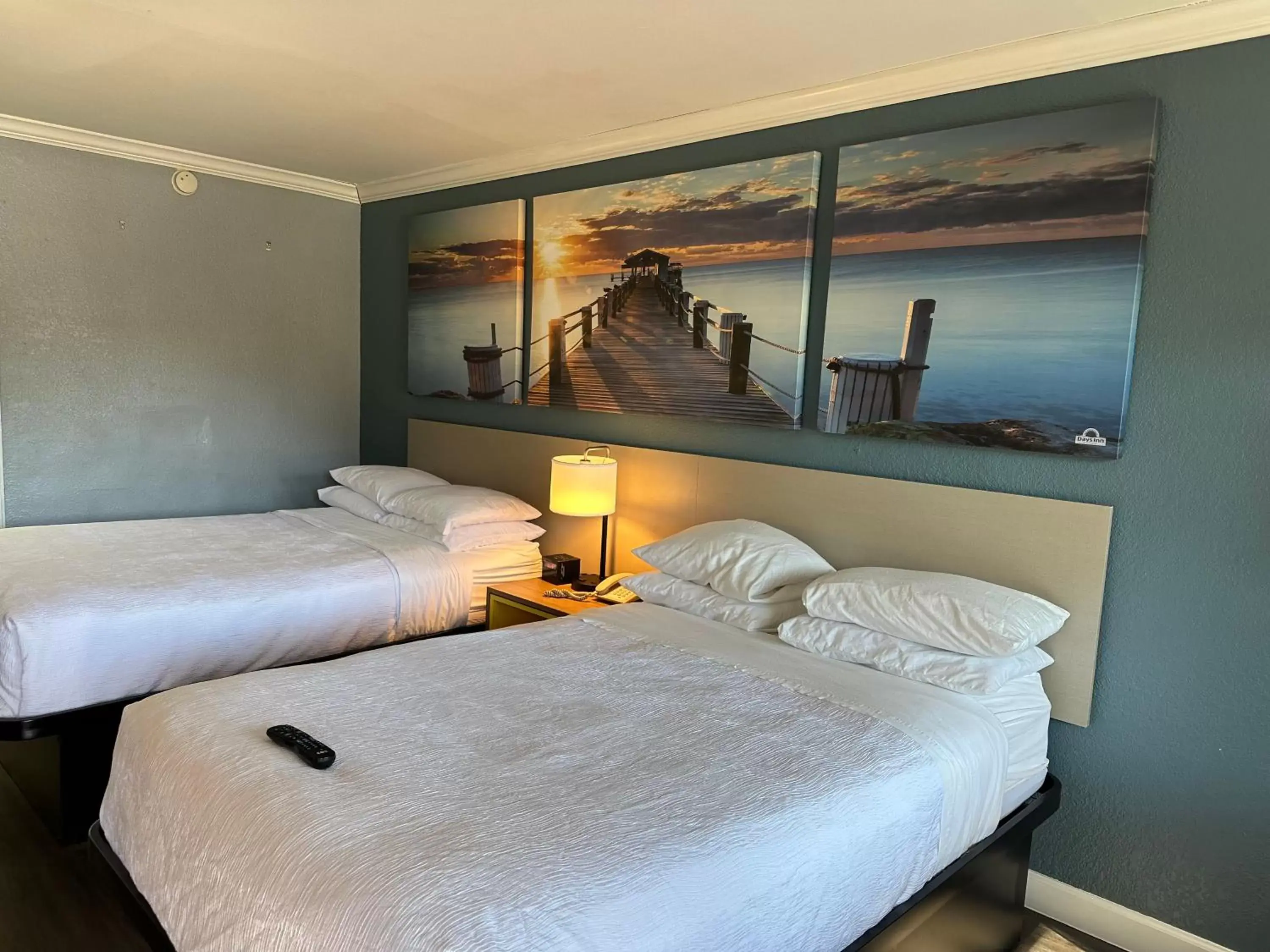 Bedroom in Days Inn by Wyndham Pensacola - Historic Downtown