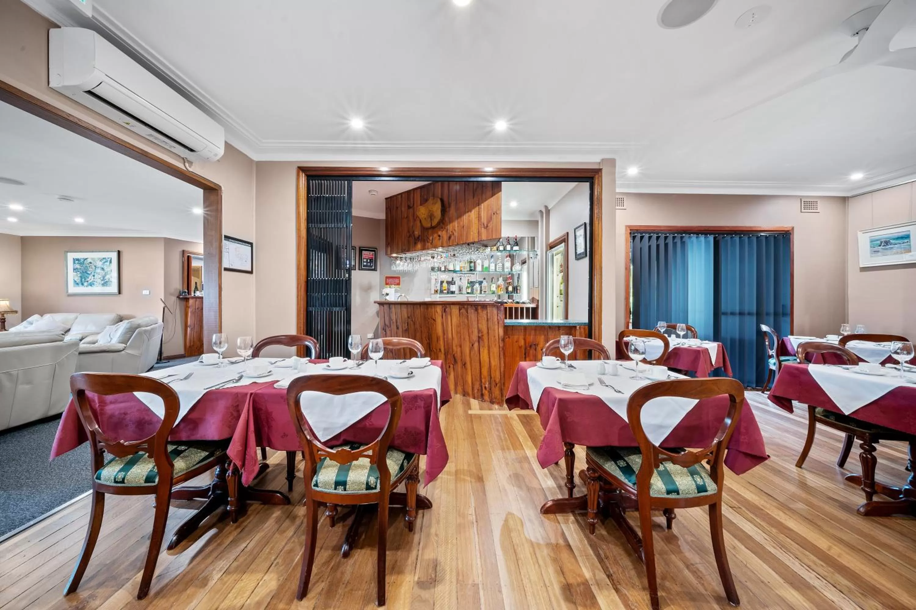 Seating area in Oasis Inn Ulladulla - Welcoming Guests 18 Years and Older