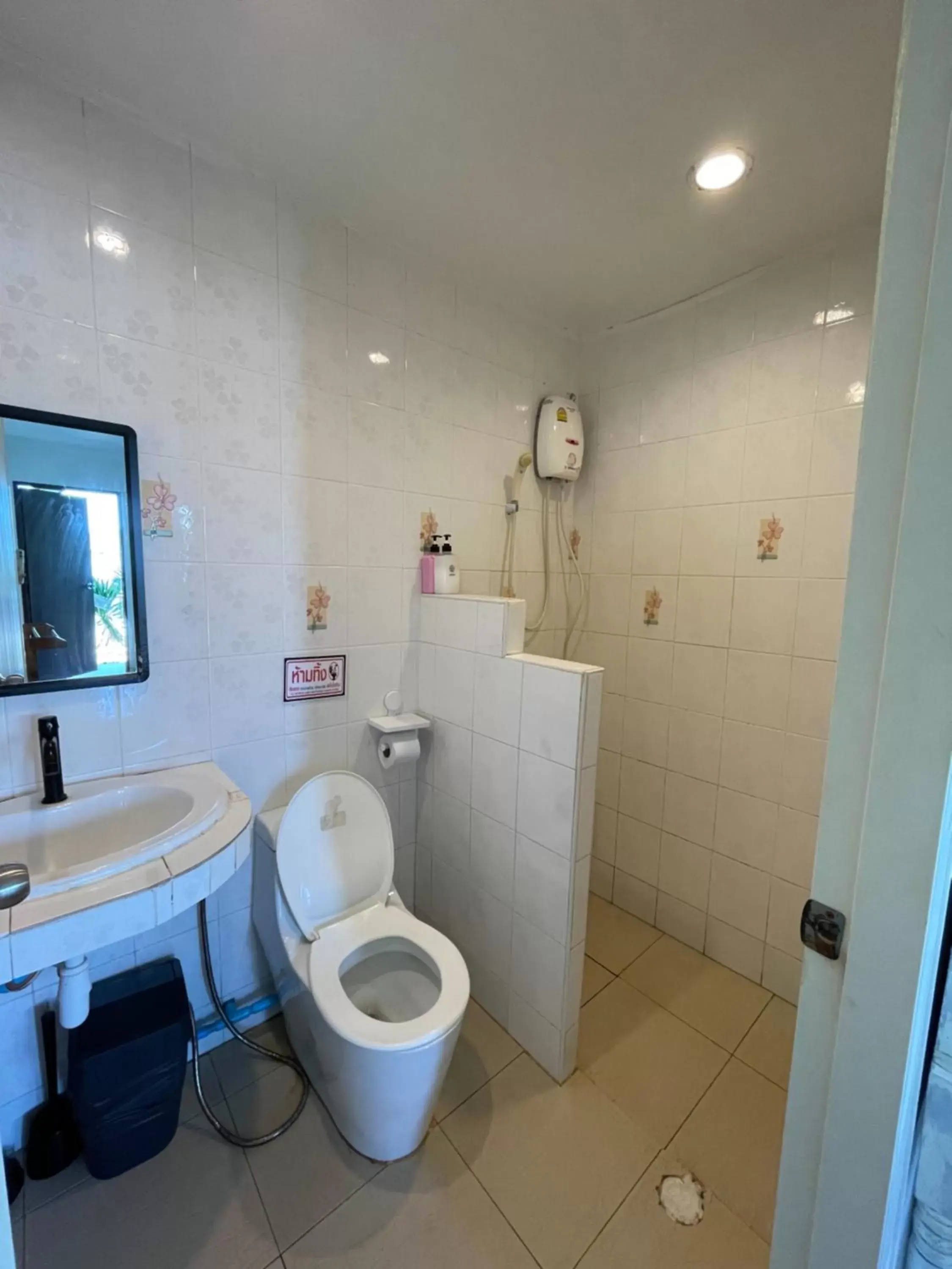 Bathroom in Cliff Cottage