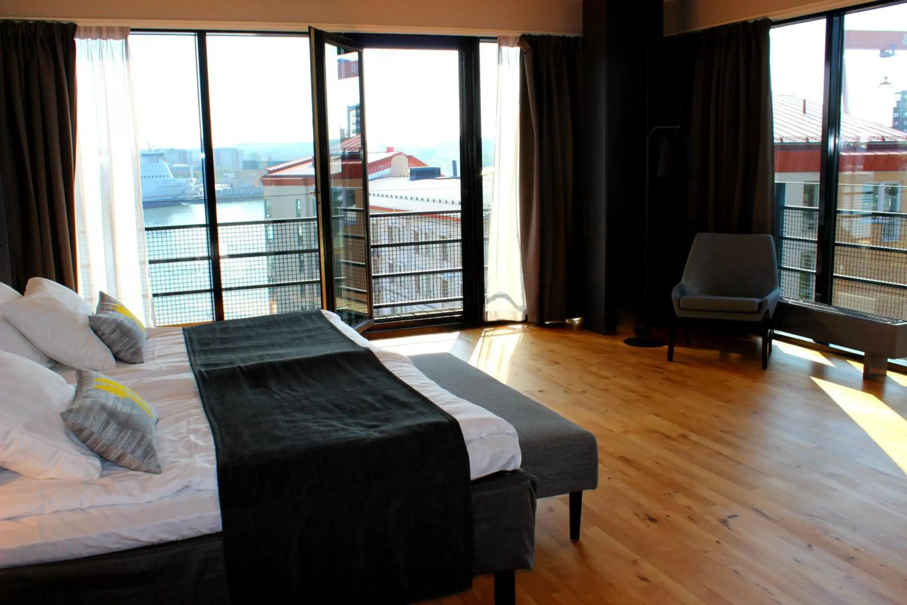 Bed, Sea View in Quality Hotel 11 & Eriksbergshallen