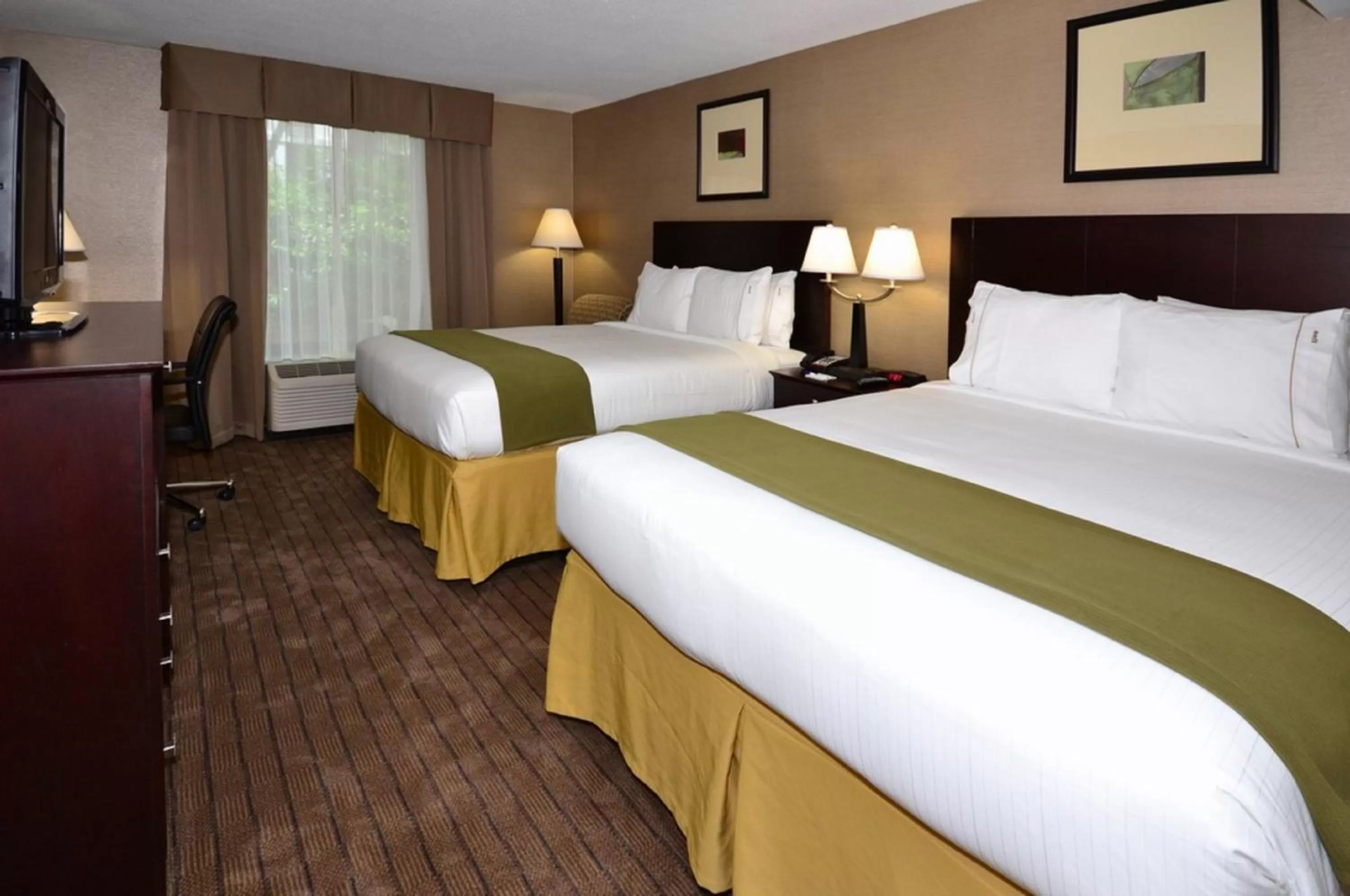 Photo of the whole room, Bed in Holiday Inn Express Boston Brockton by IHG