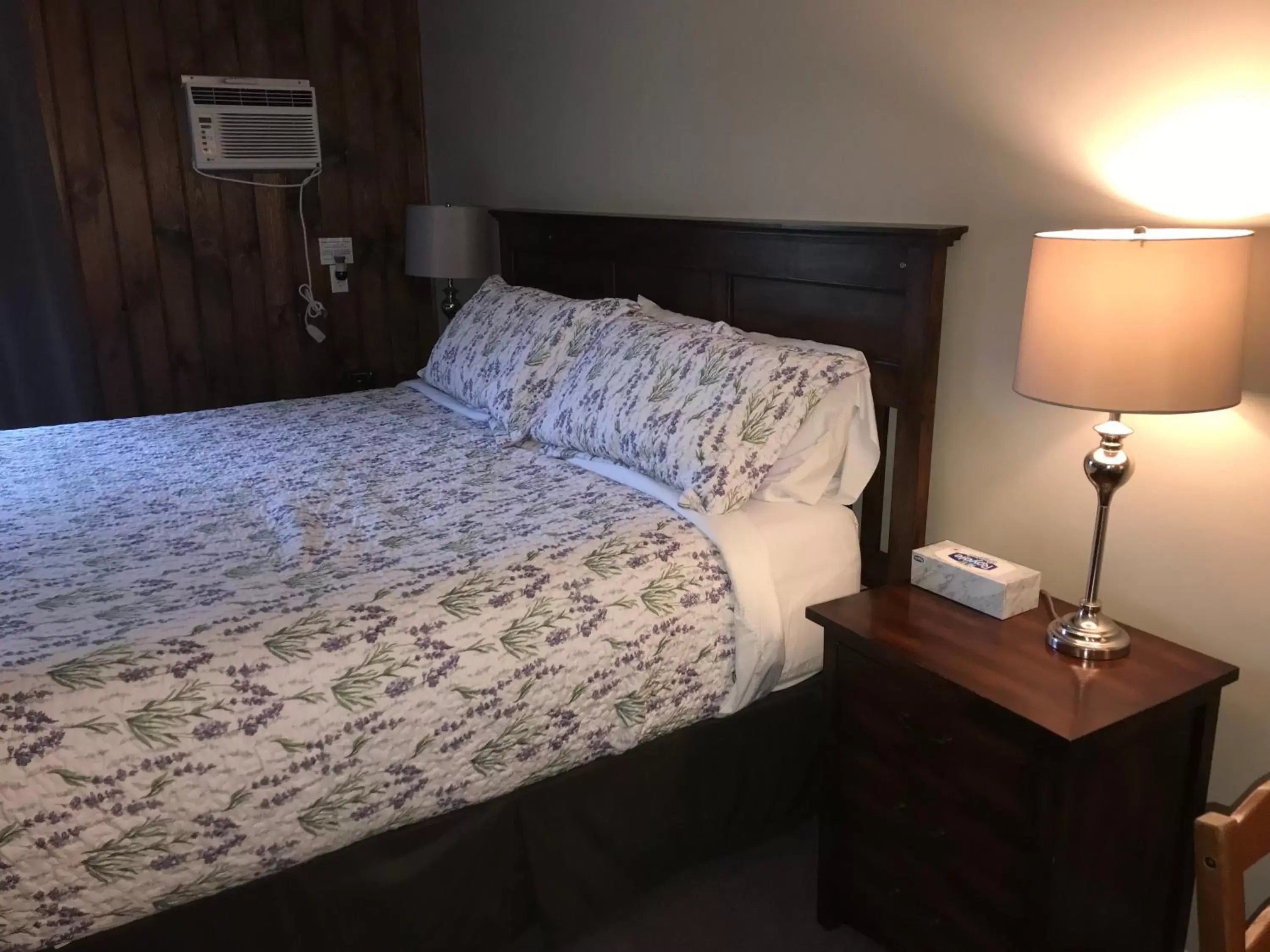 Bed in Hush Lodge and Cottages