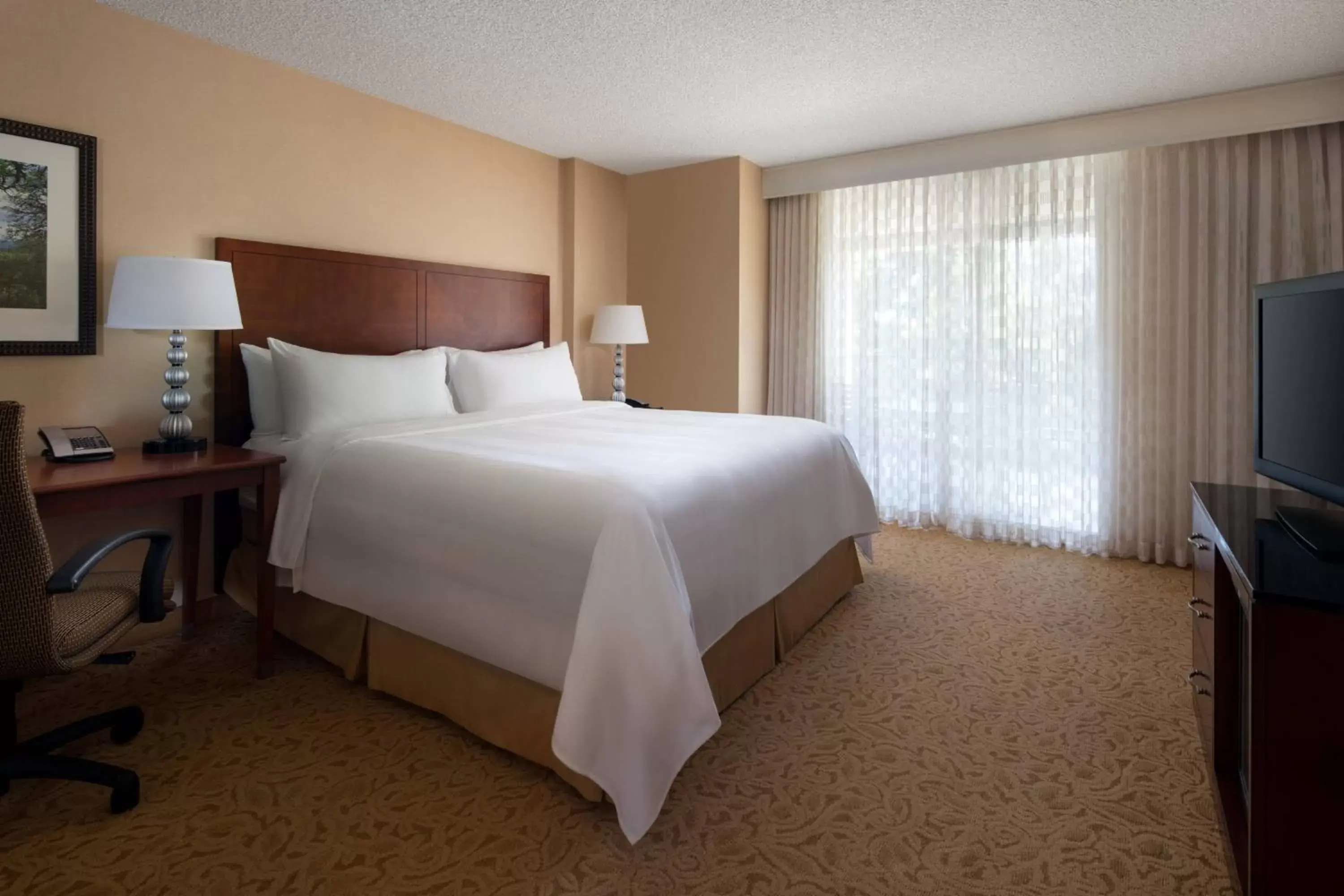 Photo of the whole room, Bed in San Ramon Marriott