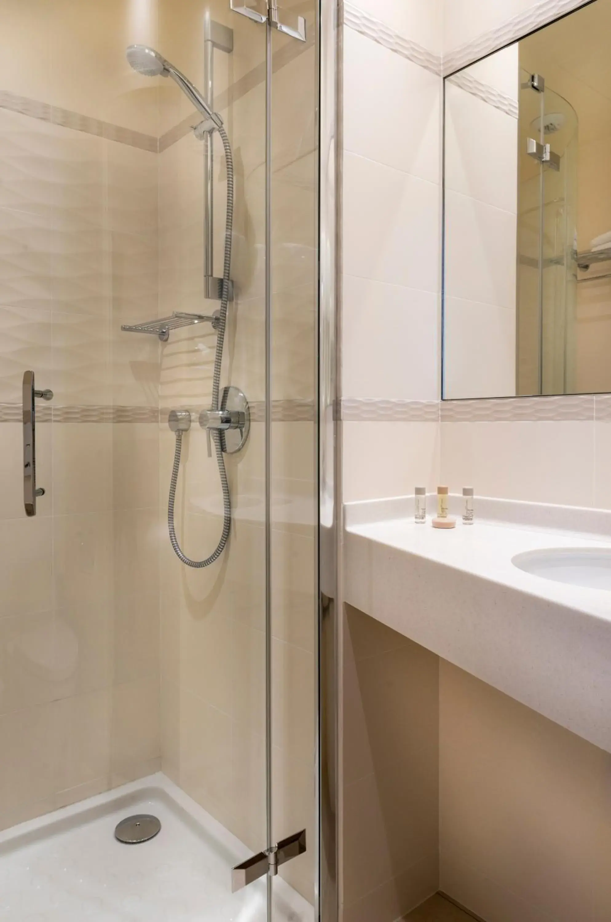 Shower, Bathroom in Atlantic Hotel