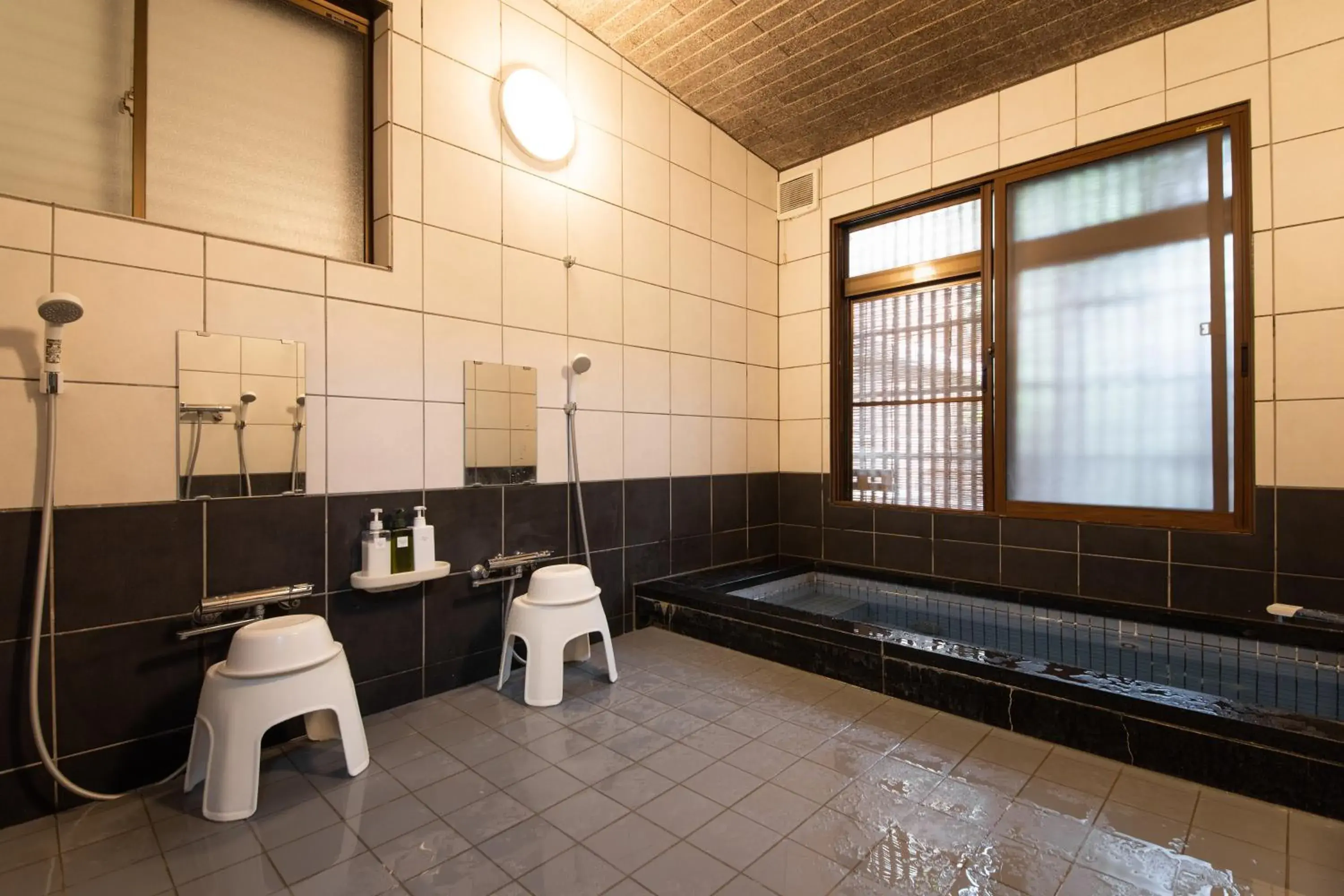 Public Bath, Bathroom in Kadokyu Ryokan