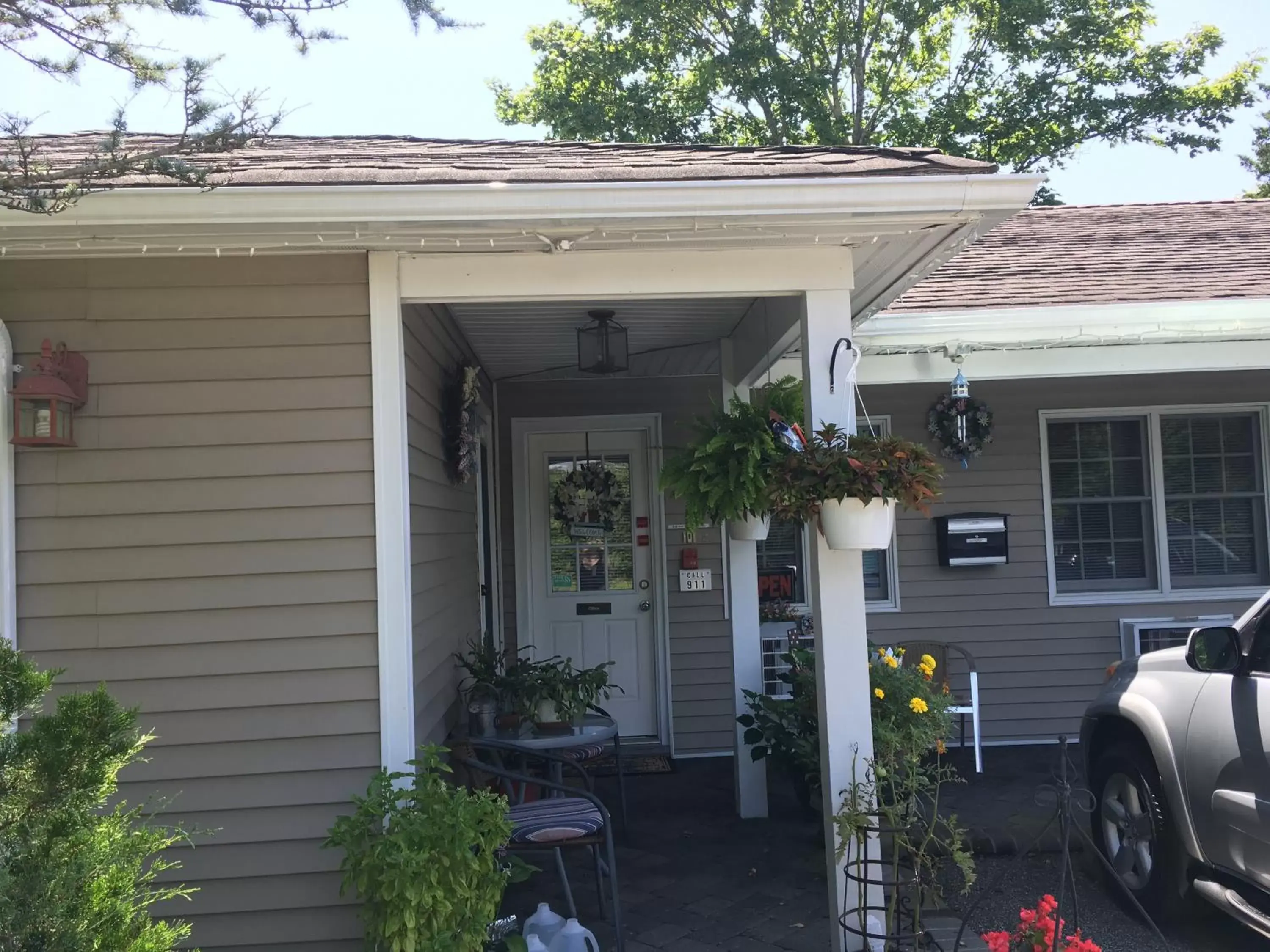 Facade/entrance in Westhampton Seabreeze Motel