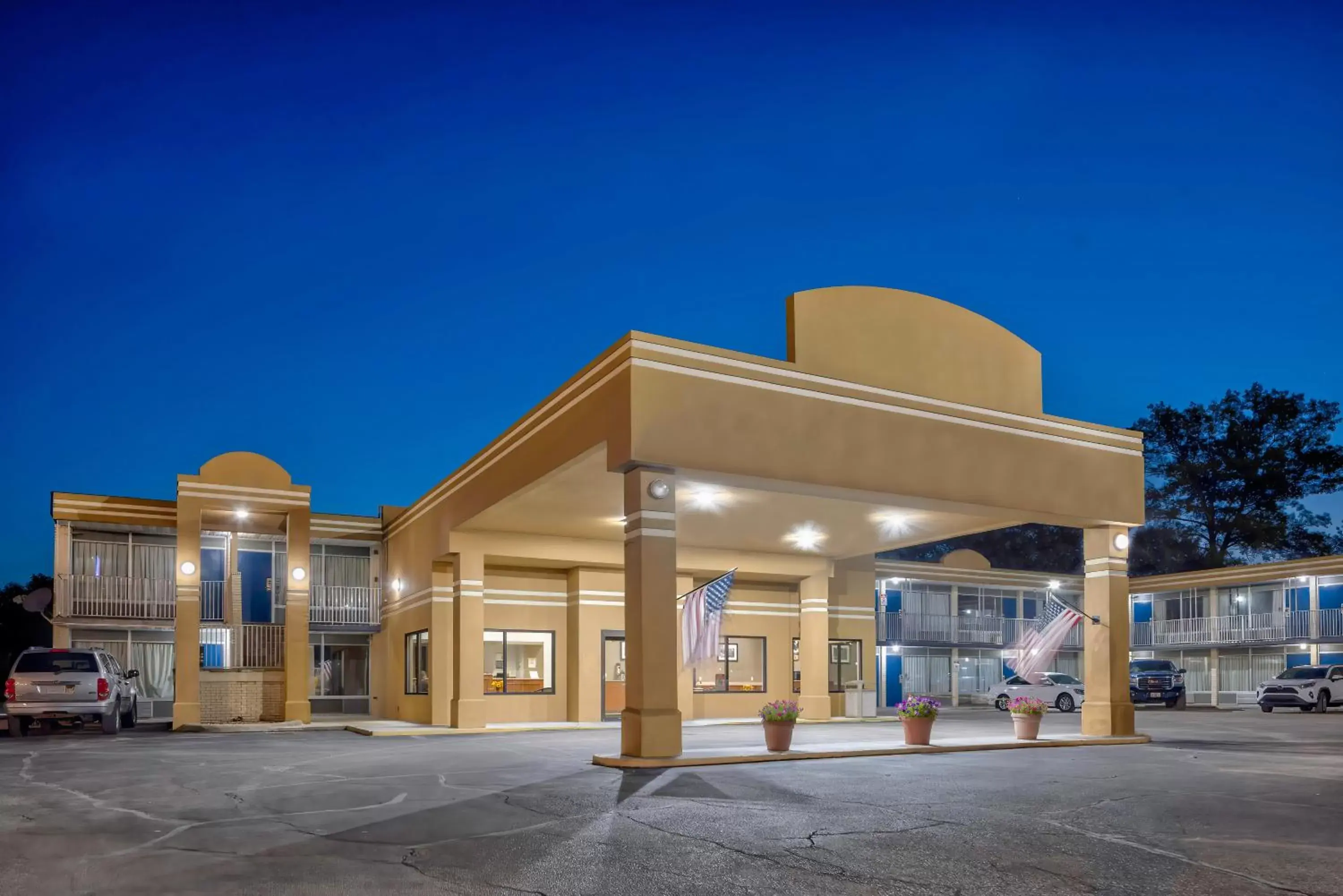 Property building in Studio 6 Effingham, IL Property building in Studio 6 Effingham, IL