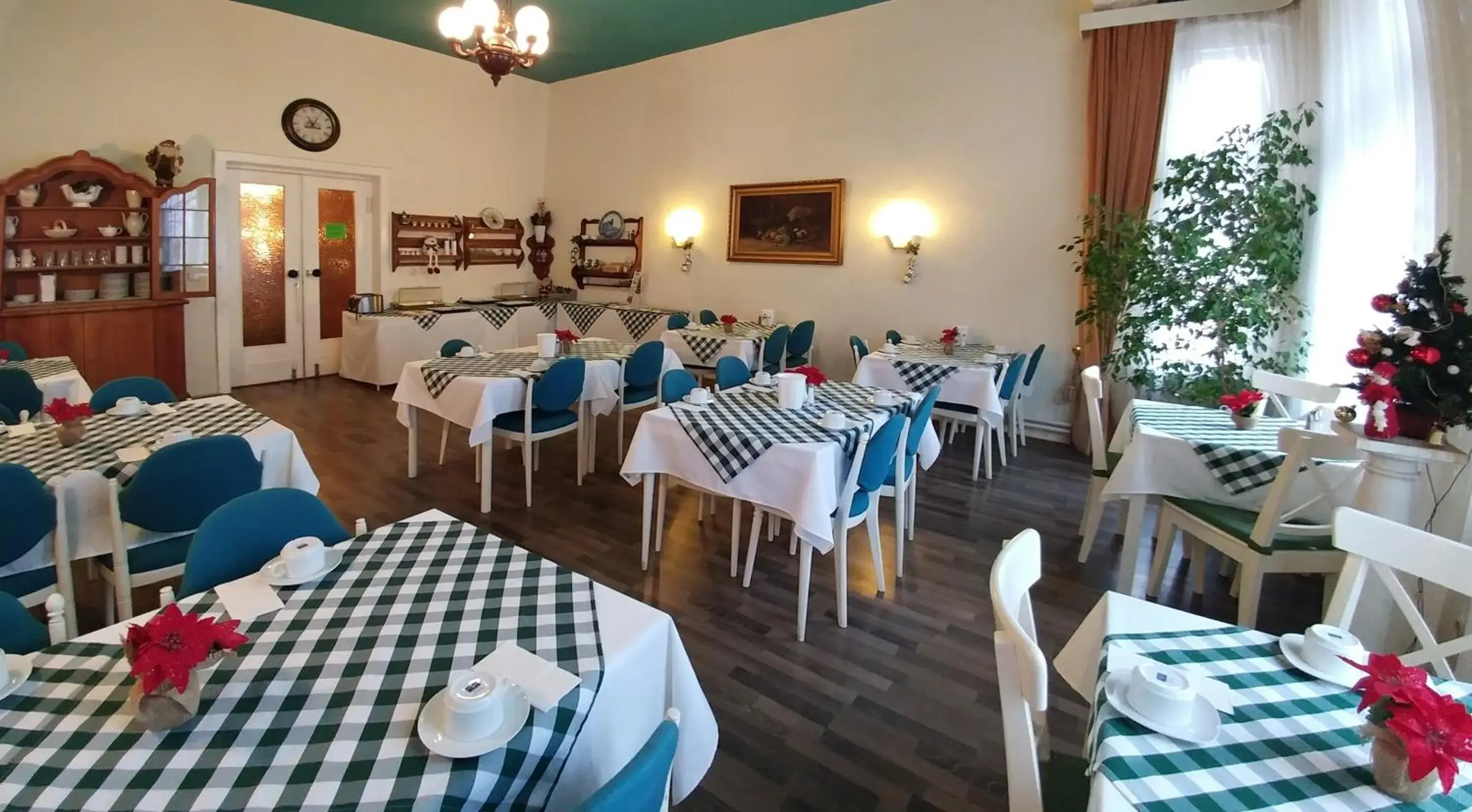 Restaurant/Places to Eat in Hotel Pension Xantener Eck