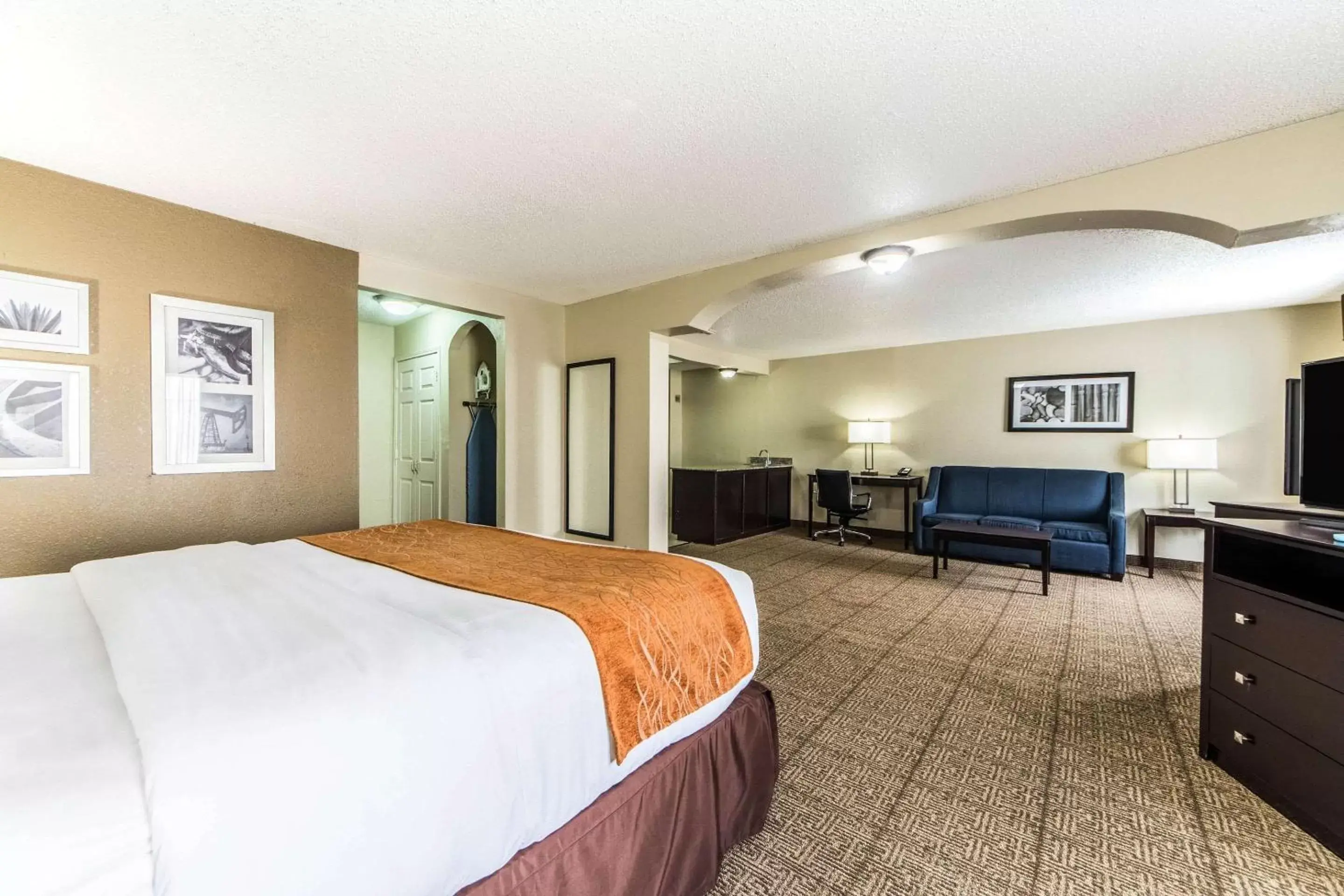 Photo of the whole room in Comfort Inn Dallas Park Central
