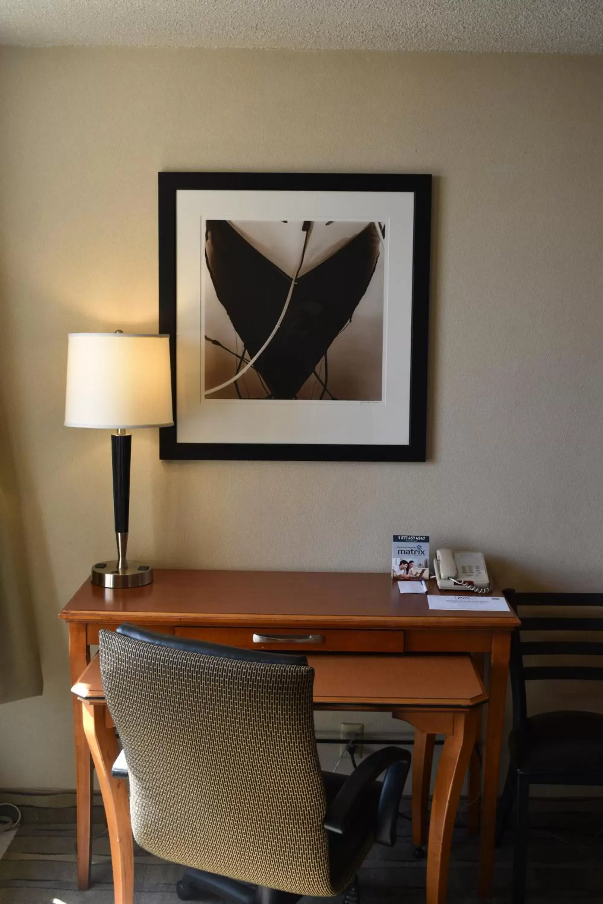 Seating area, TV/Entertainment Center in Inn at the Convention Center