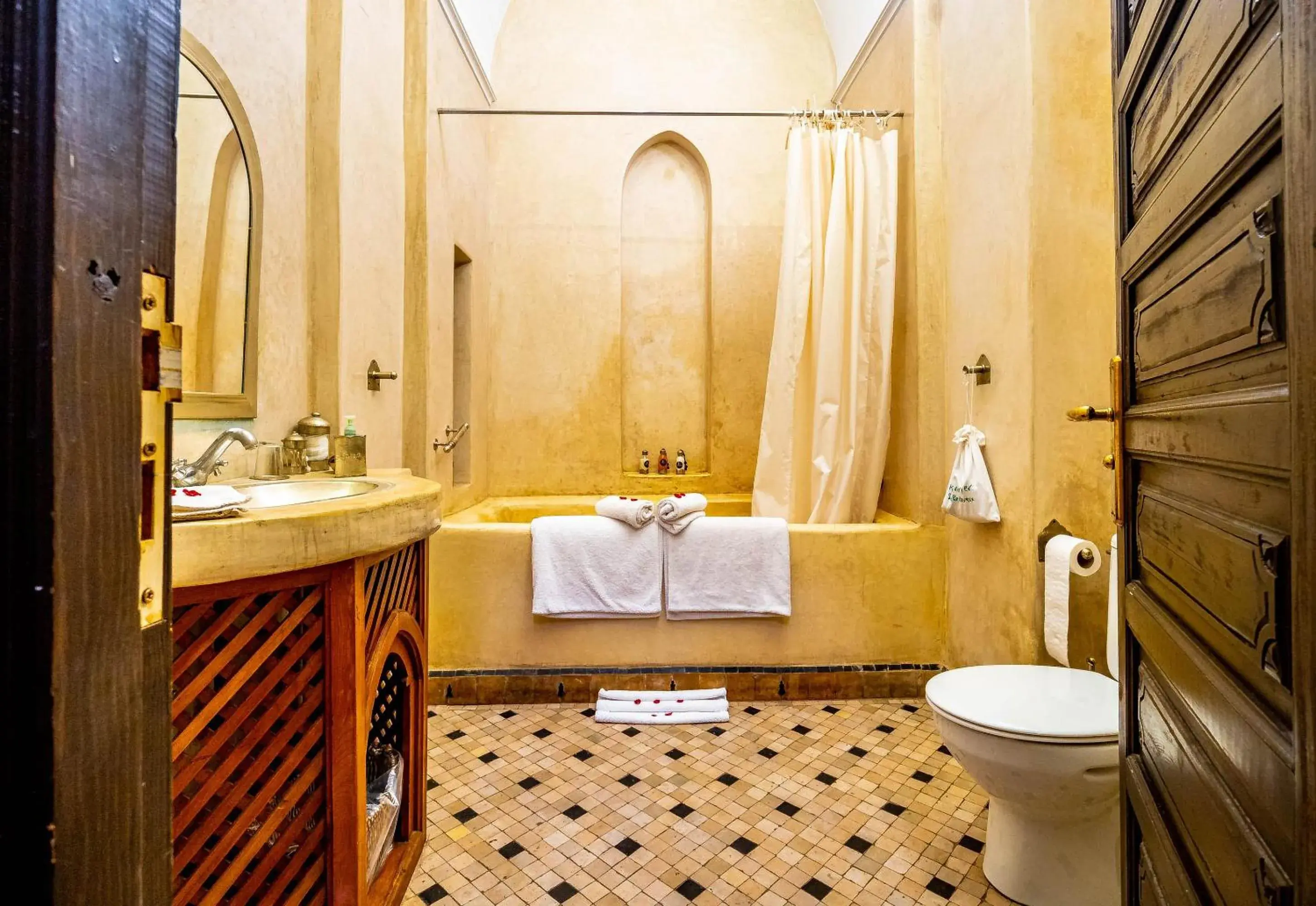 Bathroom in Dar Les Cigognes