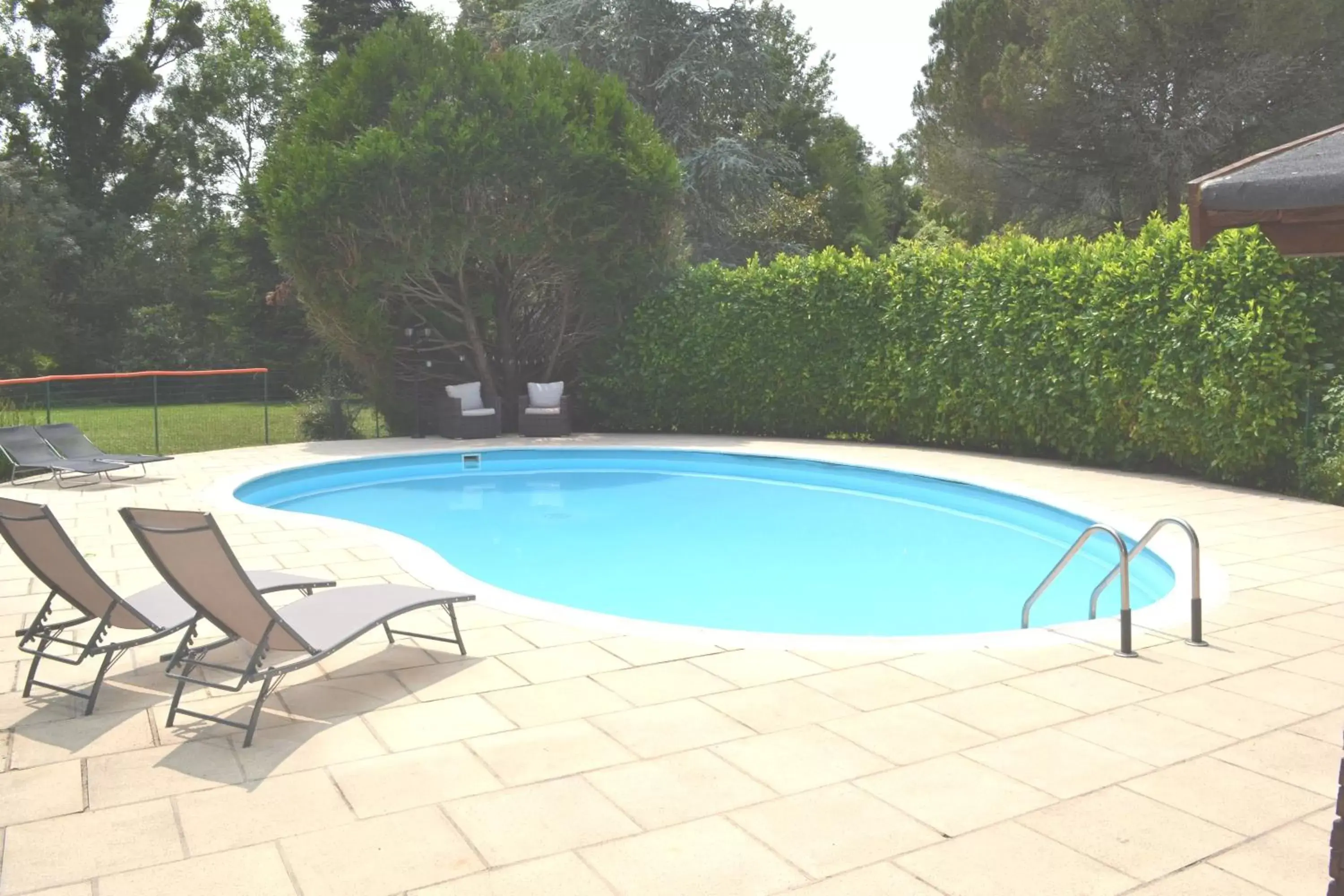 Swimming Pool in Les Bruyeres B&B