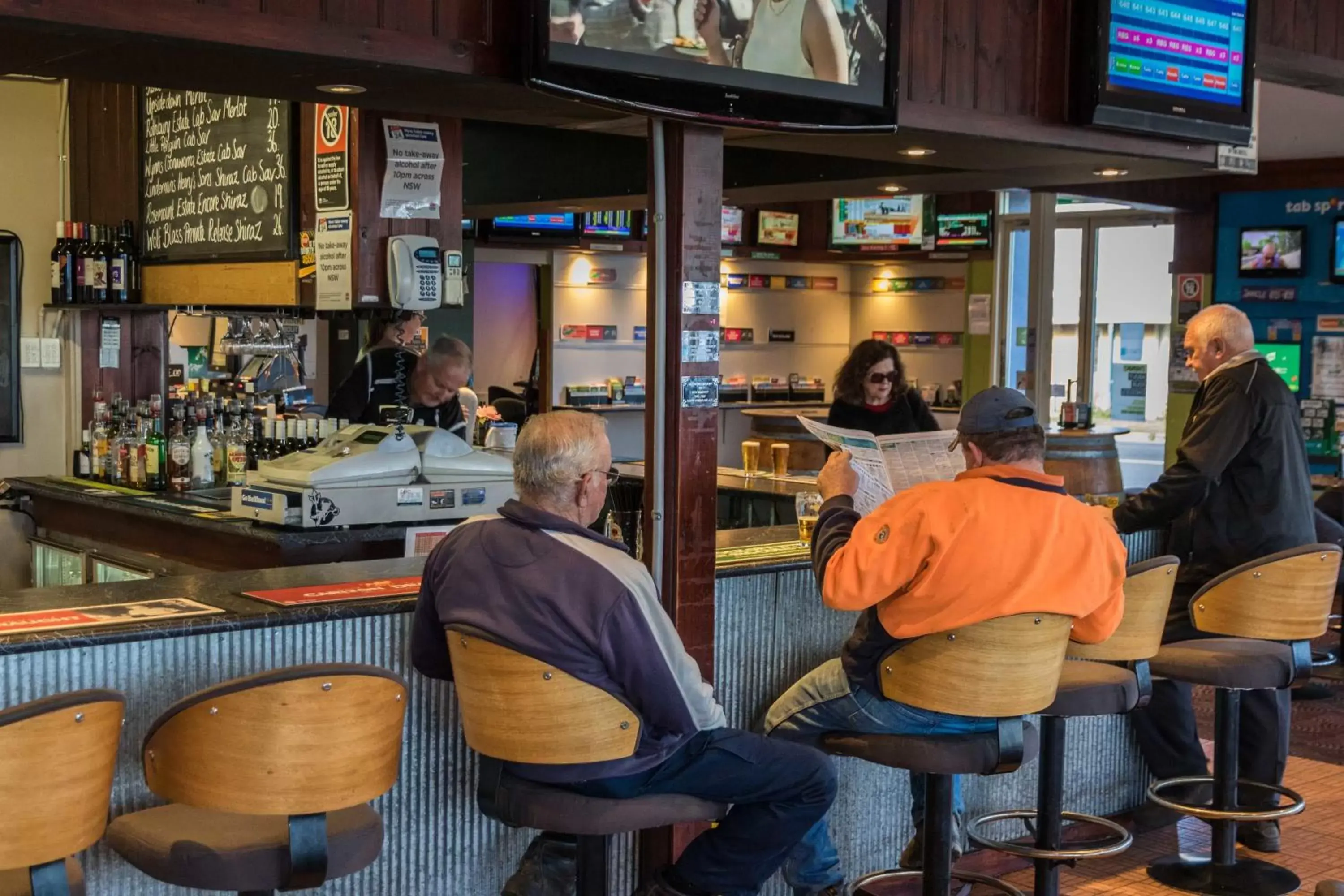 Lounge or bar in Moruya Waterfront Hotel Motel