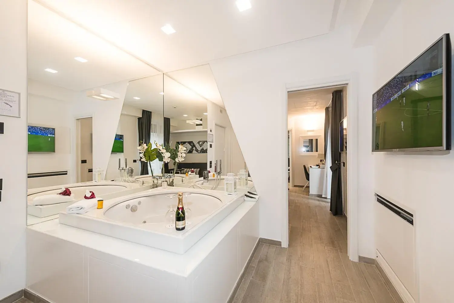Photo of the whole room, Bathroom in LHP Hotel Santa Margherita Palace & SPA