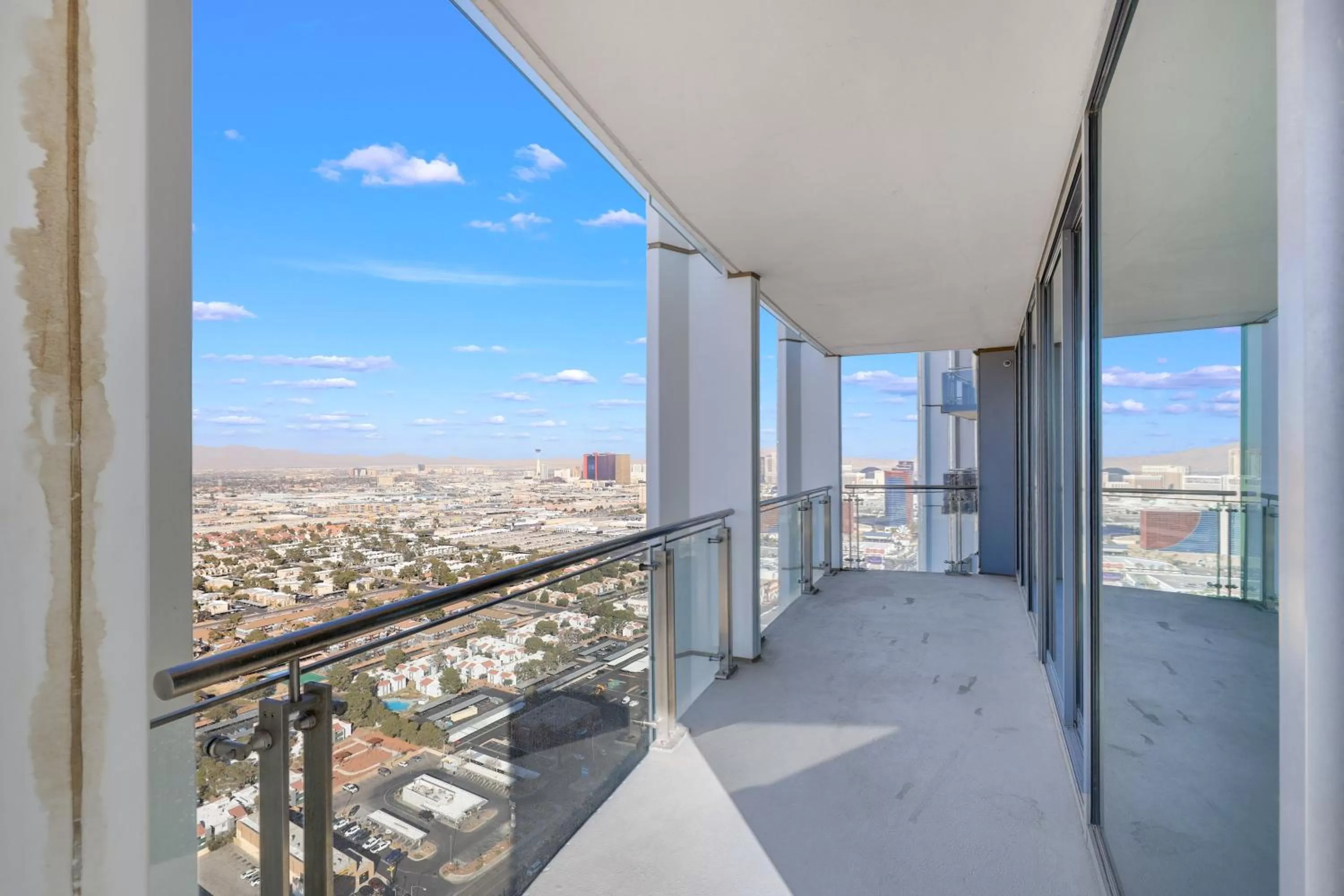 Day in Vegas Palms HIGH 52nd fl. 1BDR corner penthouse 1220sqft