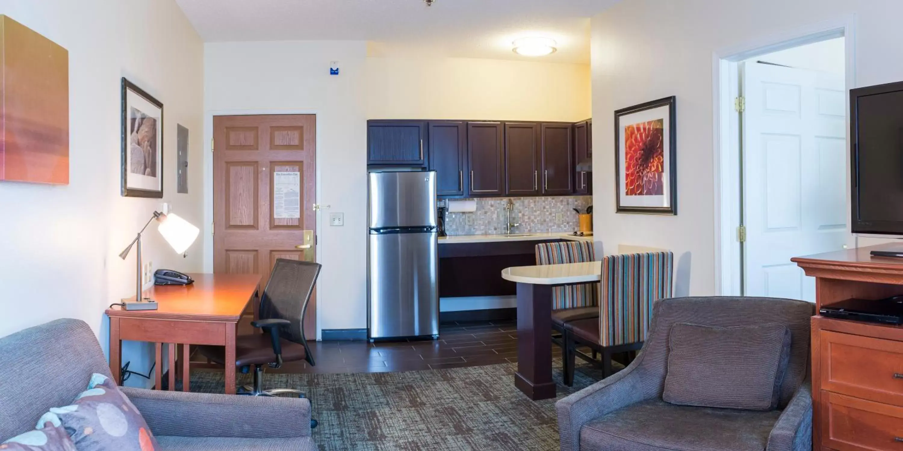 Photo of the whole room, Kitchen/Kitchenette in Staybridge Suites Fargo, an IHG Hotel