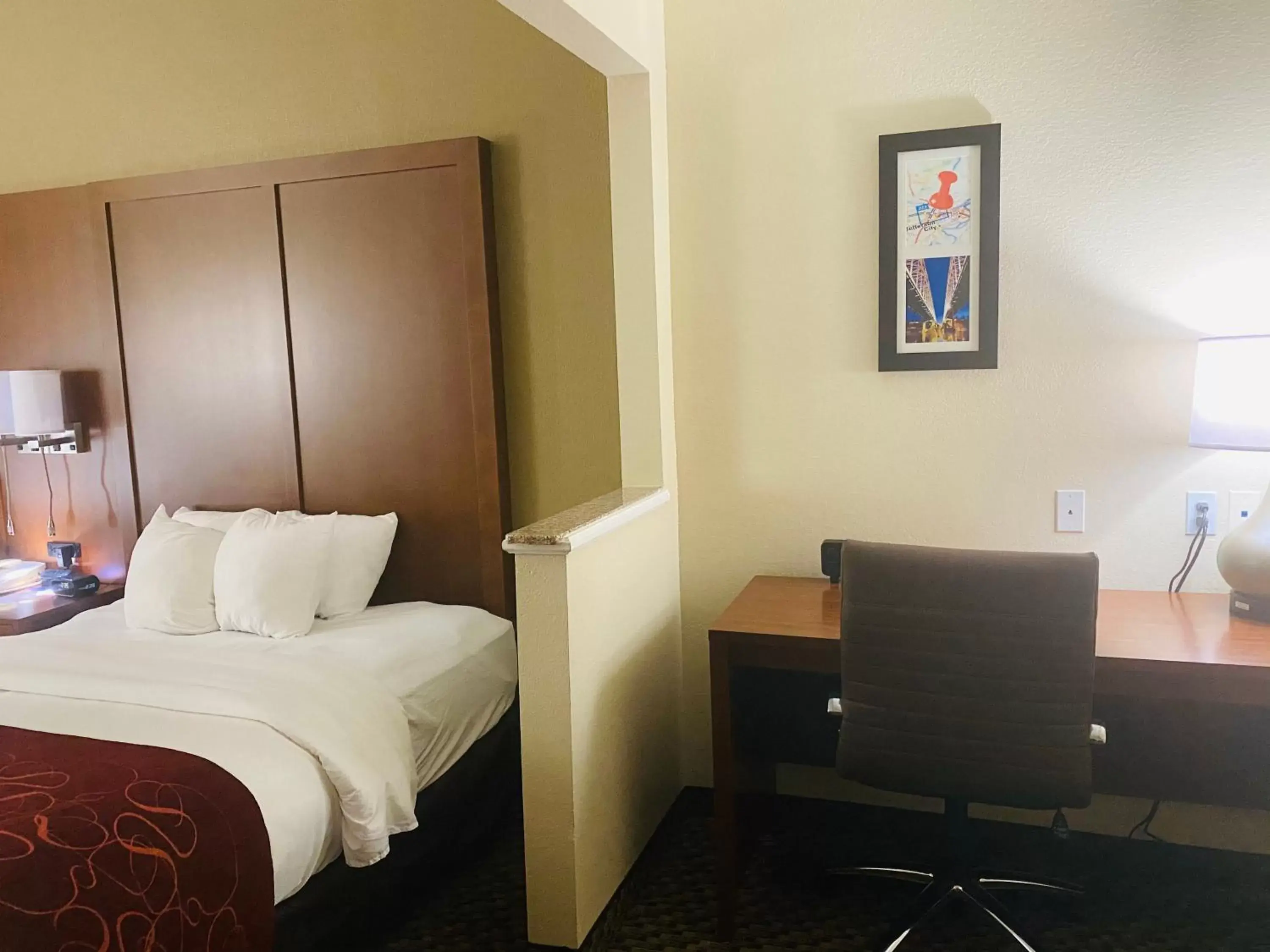 Bed in Comfort Suites - Jefferson City